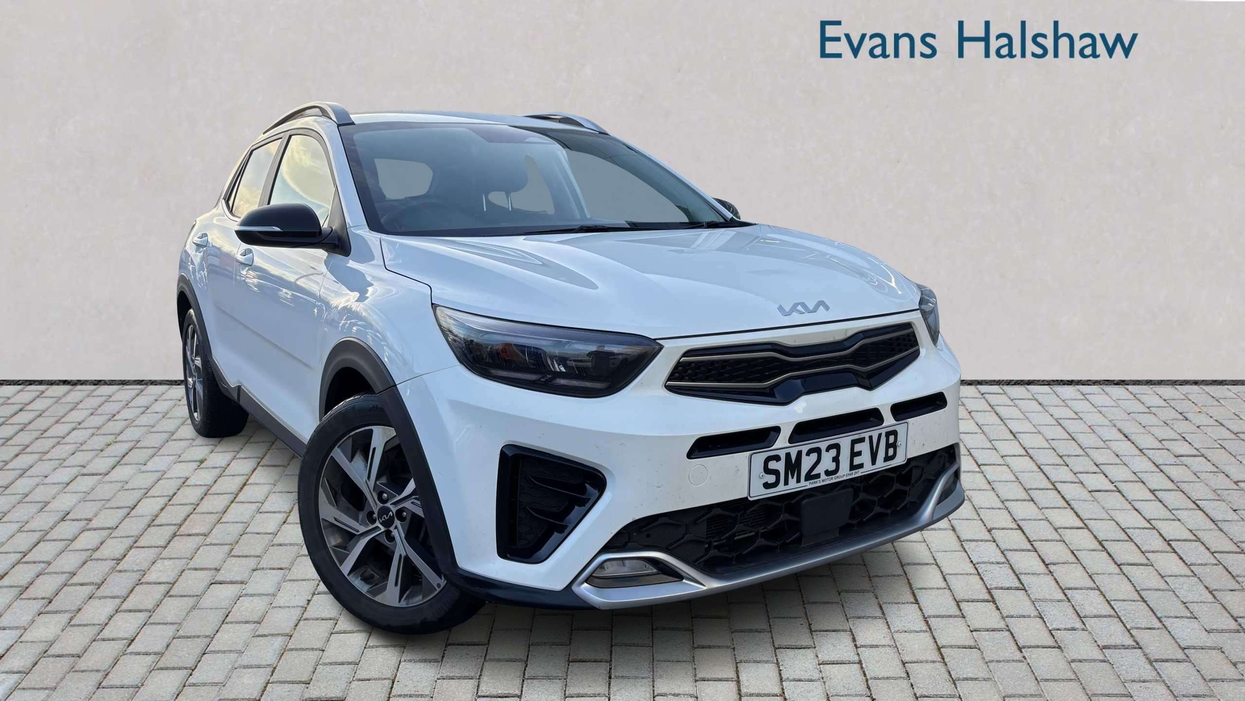 Main listing image - Kia Stonic