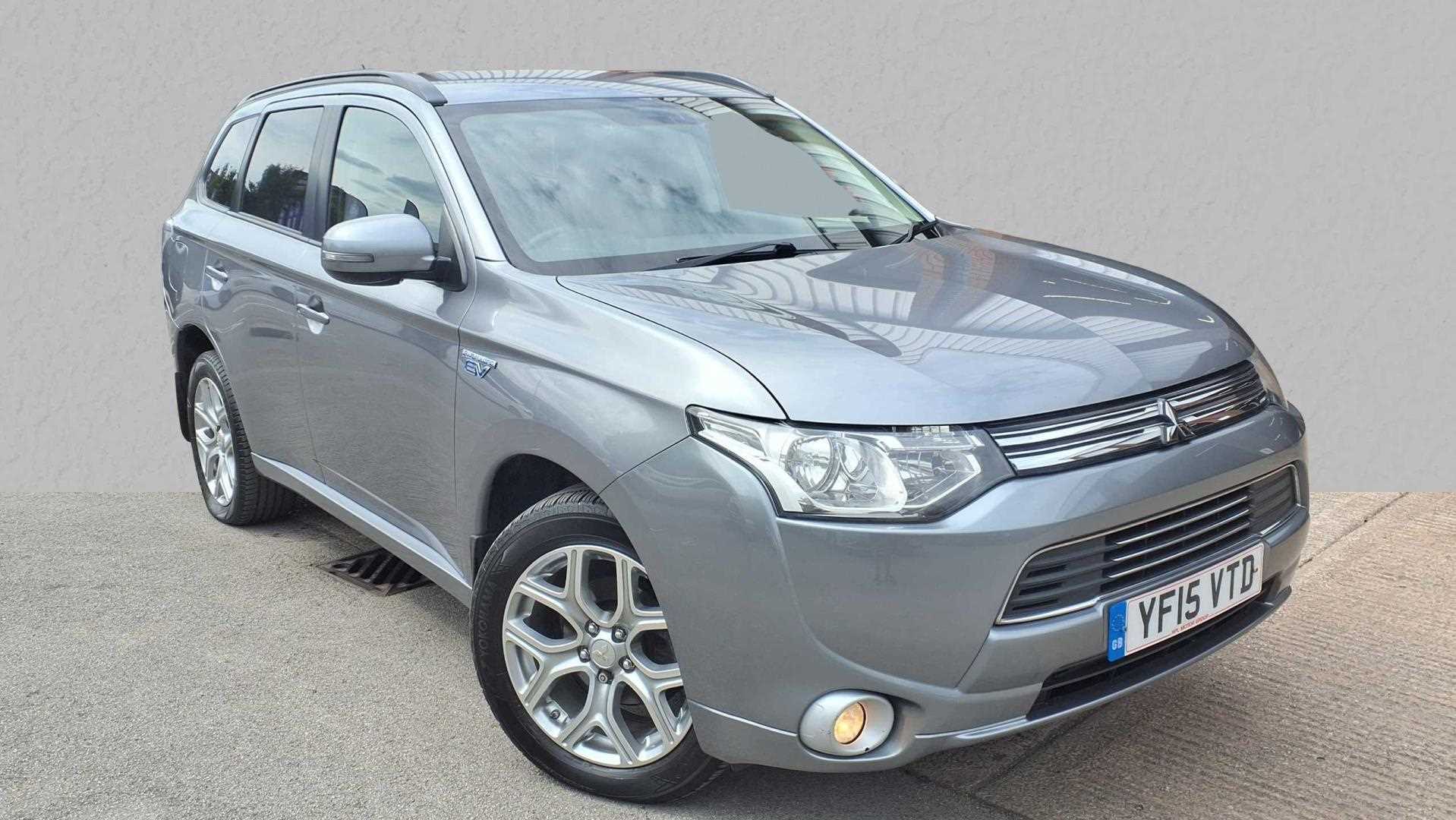 Main listing image - Mitsubishi Outlander