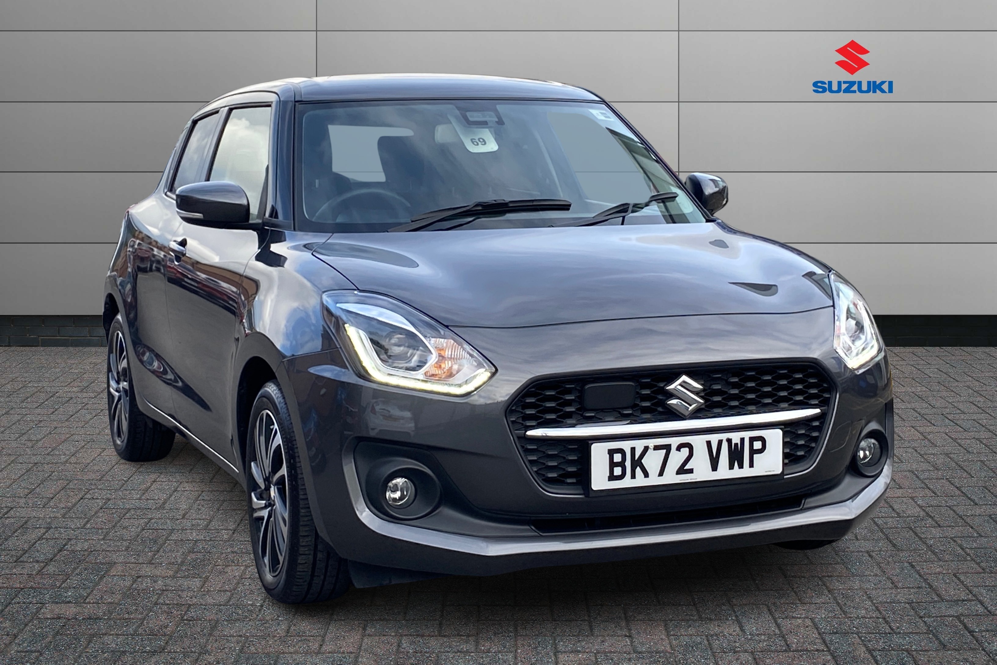Main listing image - Suzuki Swift