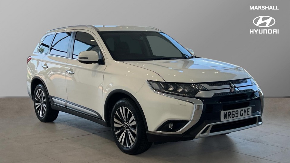 Main listing image - Mitsubishi Outlander