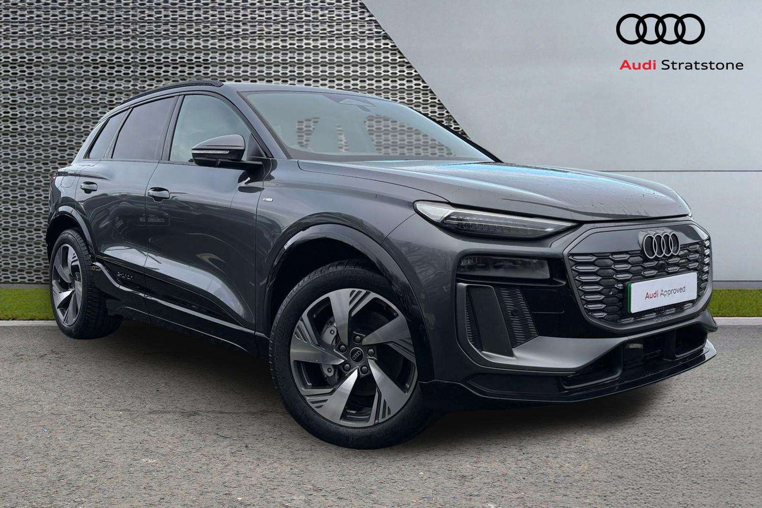 Main listing image - Audi Q6 e-tron