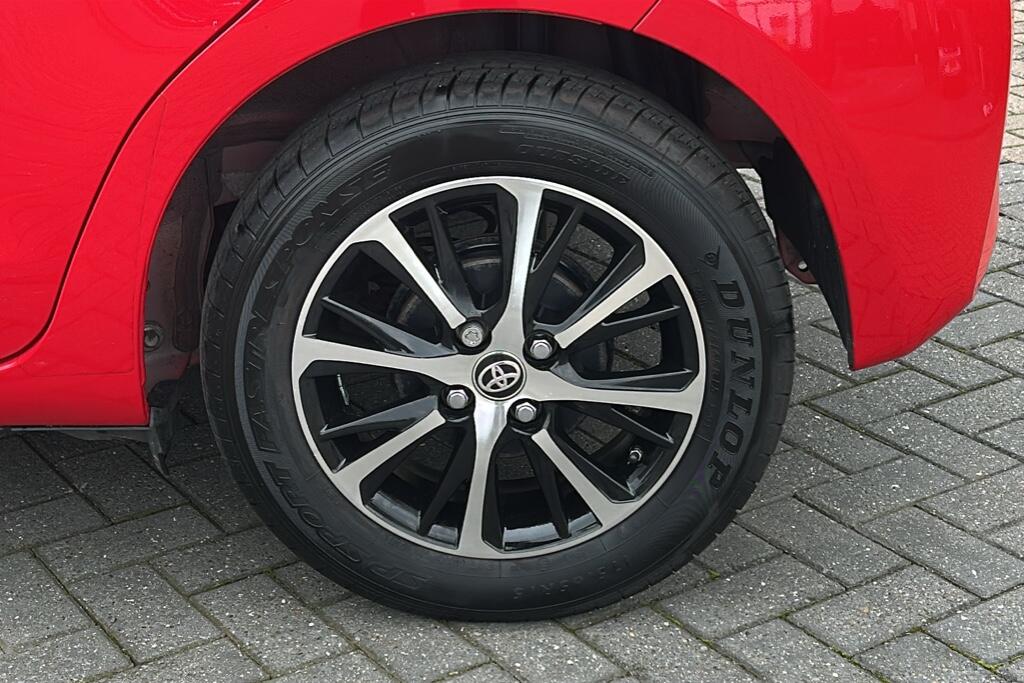 Main listing image - Toyota Yaris