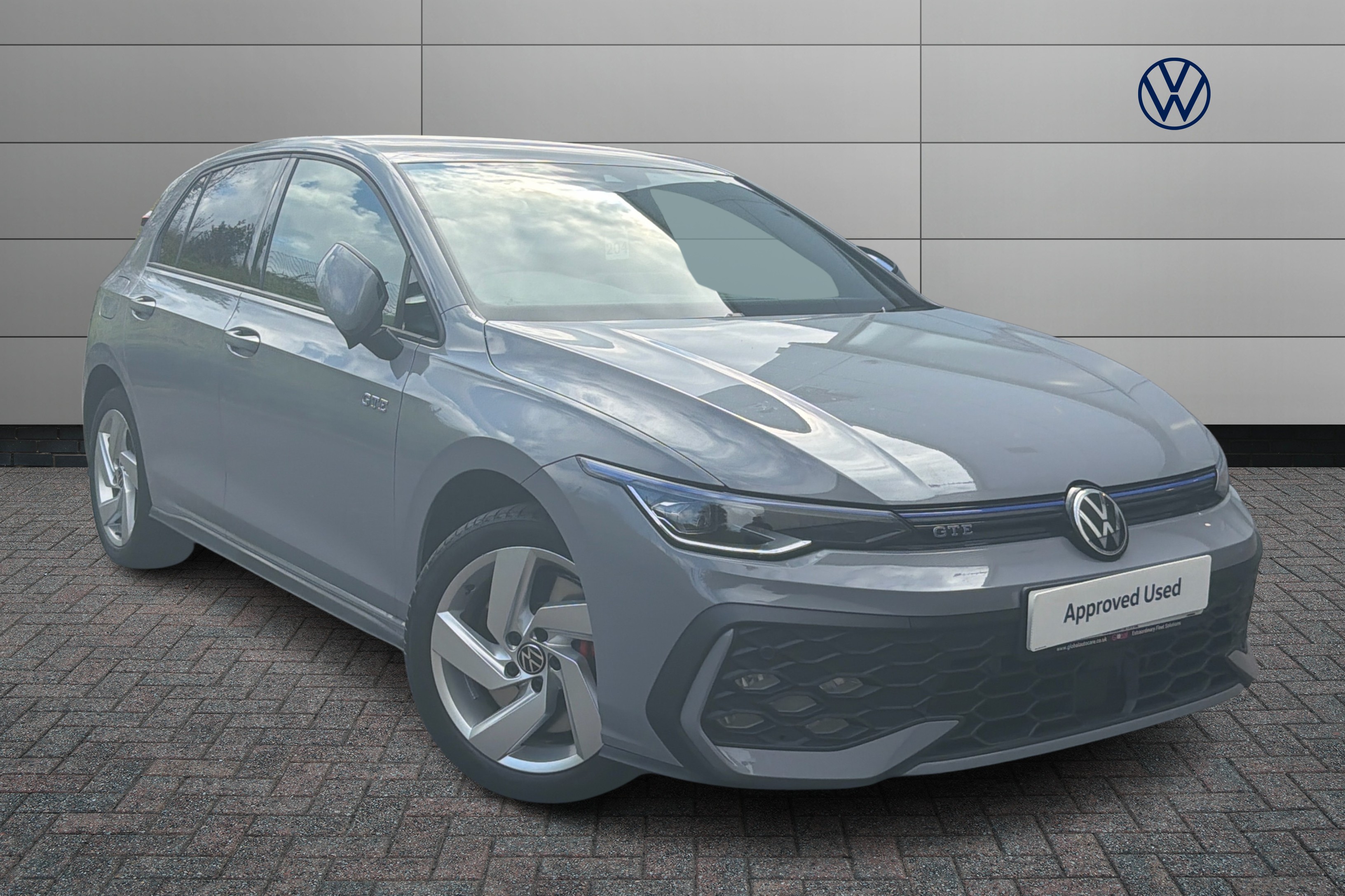 Main listing image - Volkswagen Golf GTE