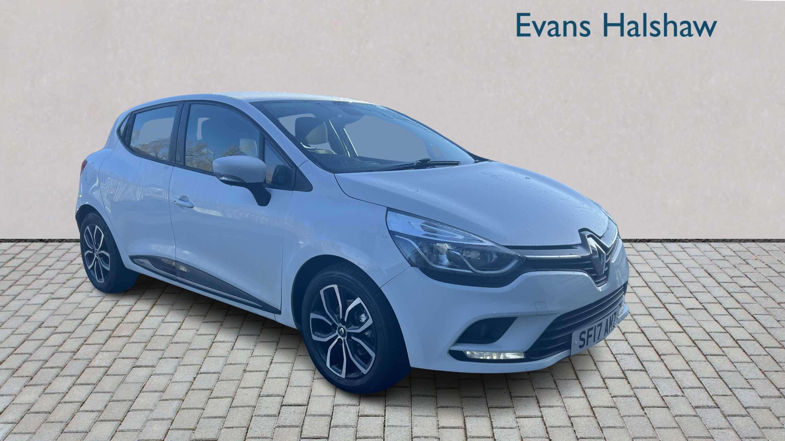 Main listing image - Renault Clio