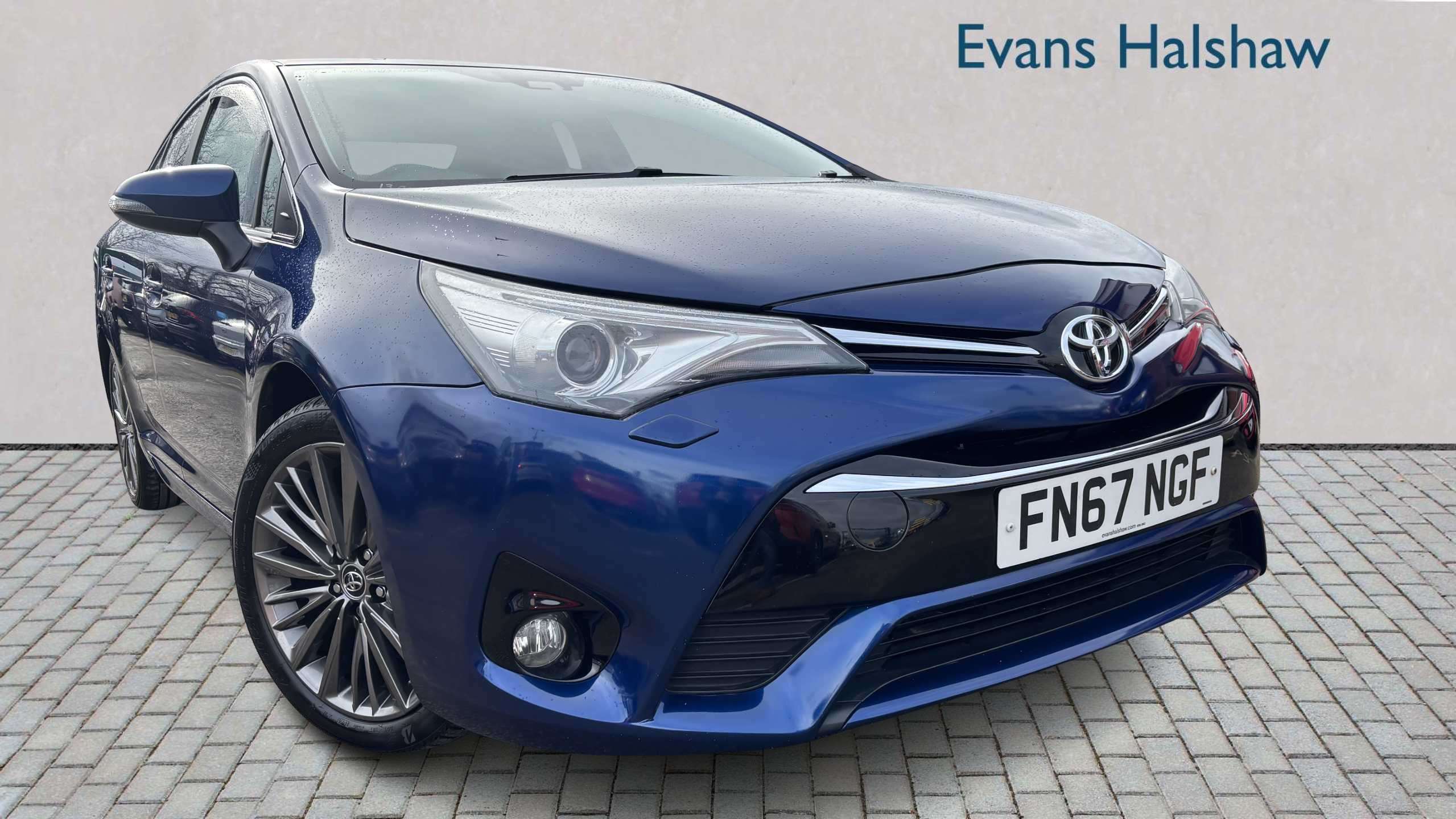 Main listing image - Toyota Avensis