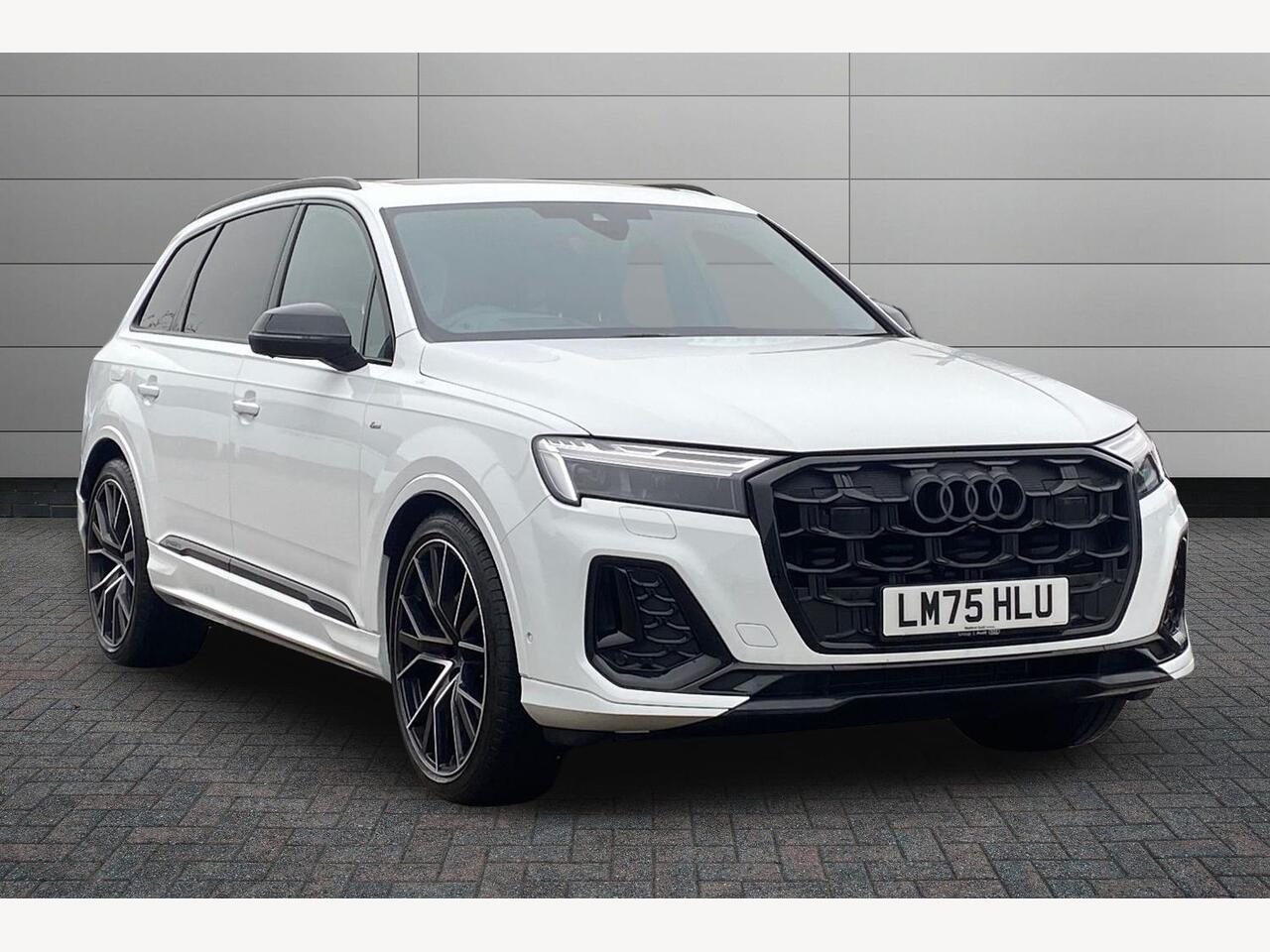 Main listing image - Audi Q7