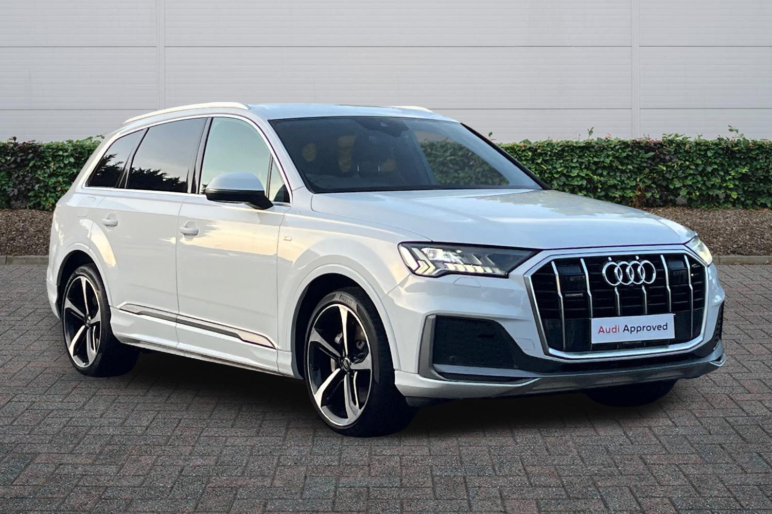 Main listing image - Audi Q7