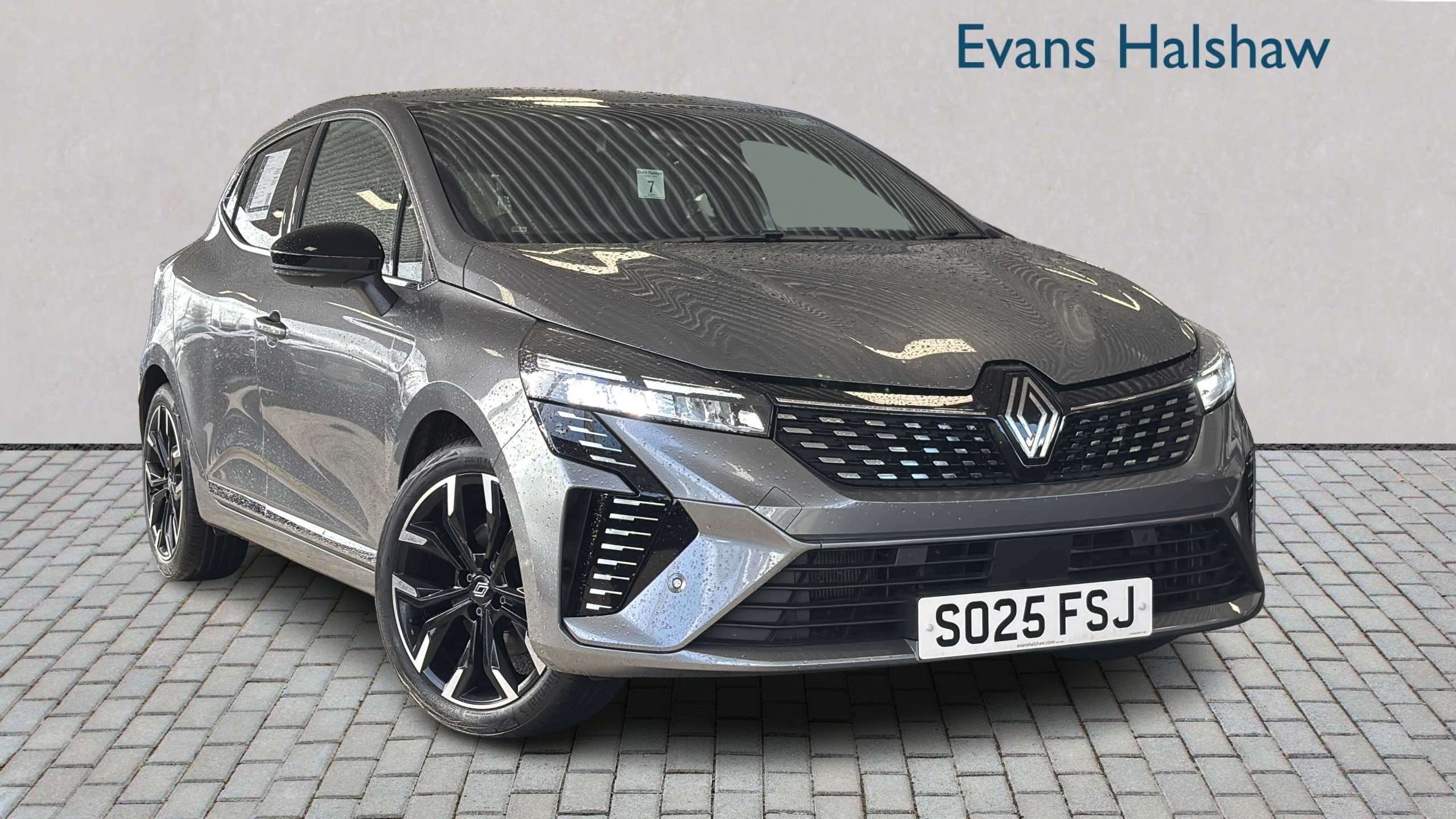 Main listing image - Renault Clio