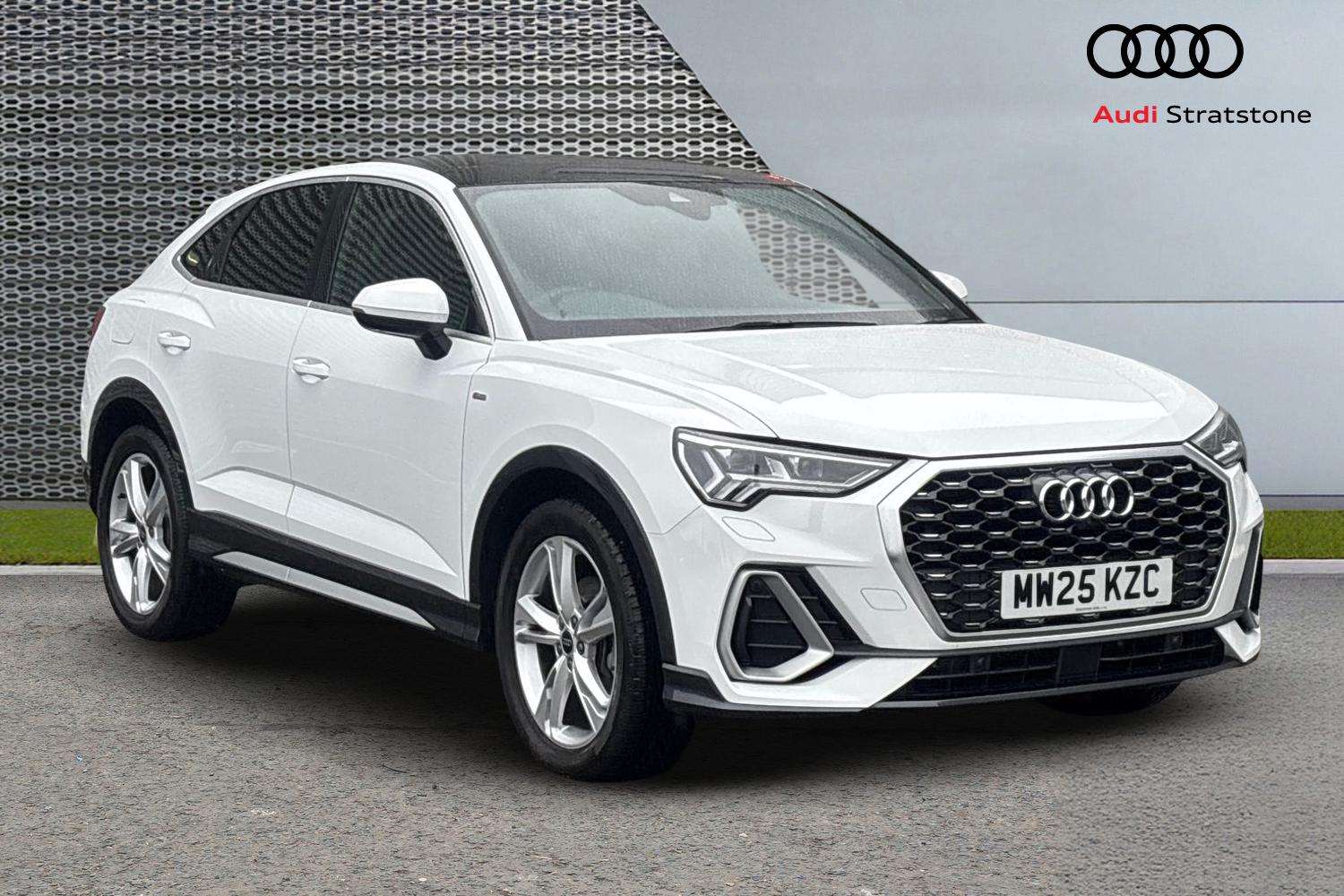 Main listing image - Audi Q3