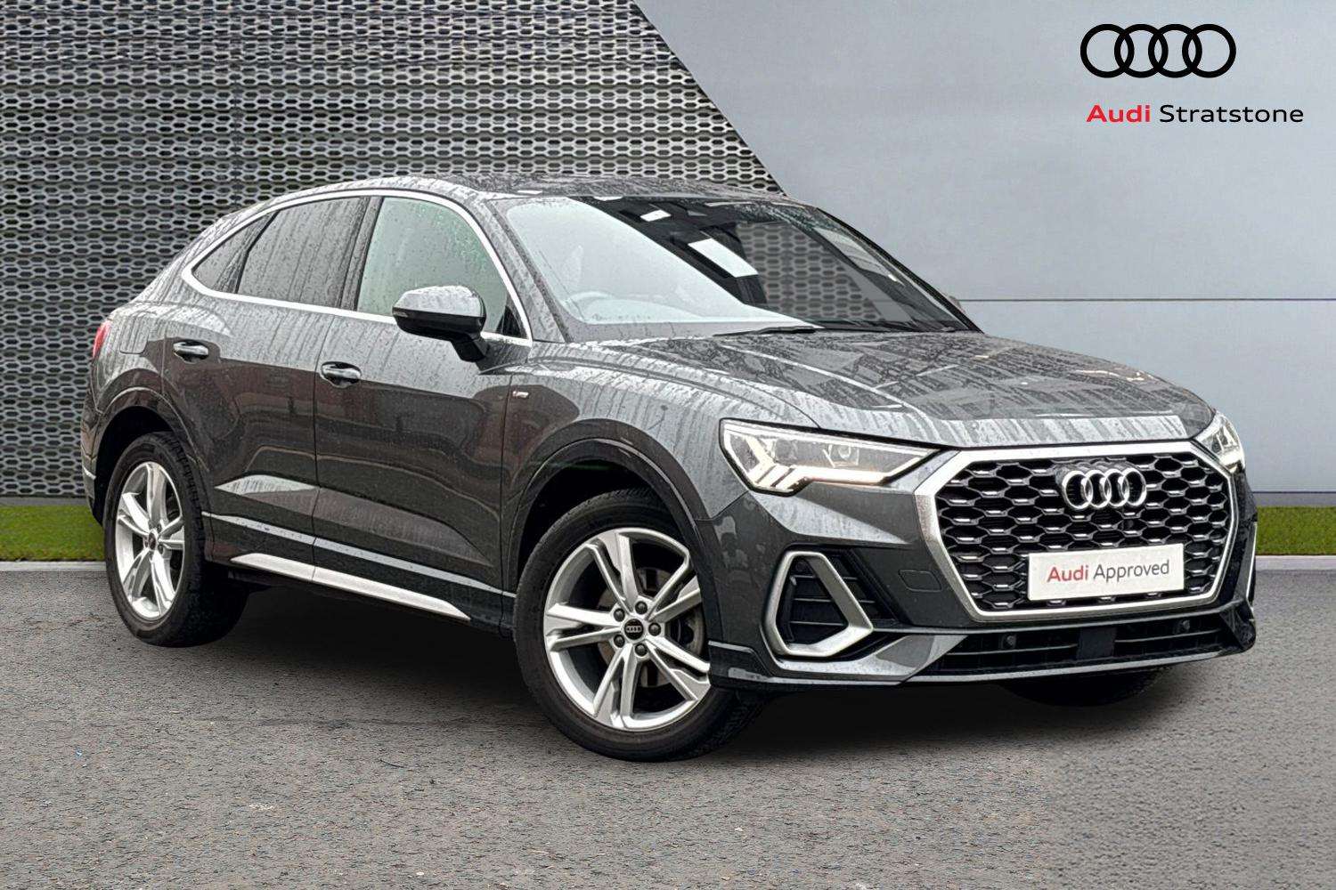Main listing image - Audi Q3