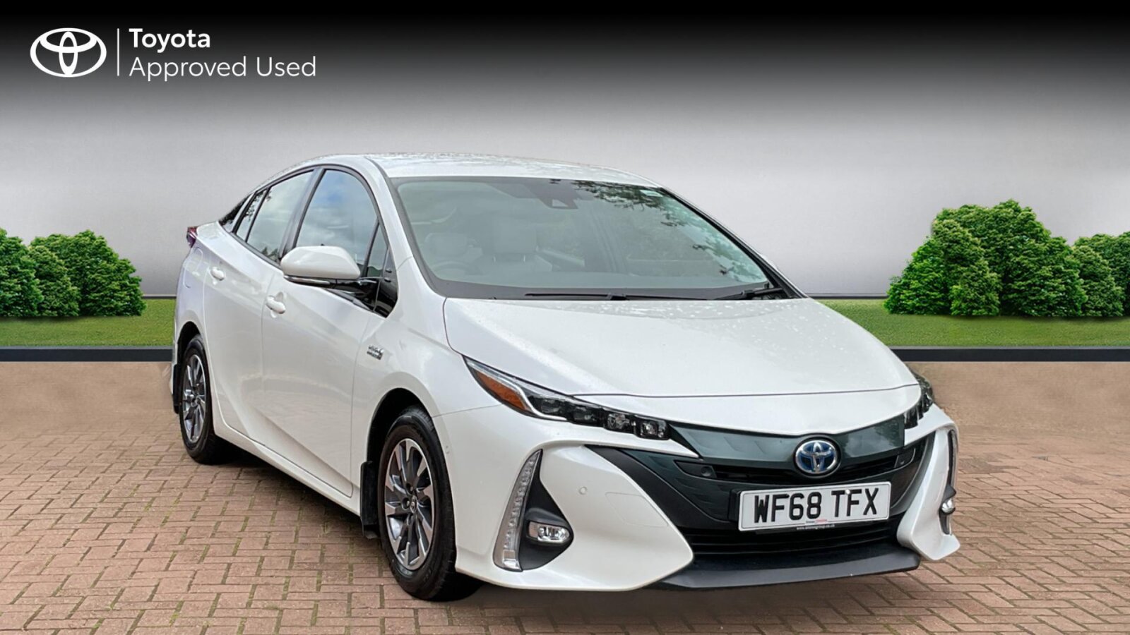Main listing image - Toyota Prius Plug-In