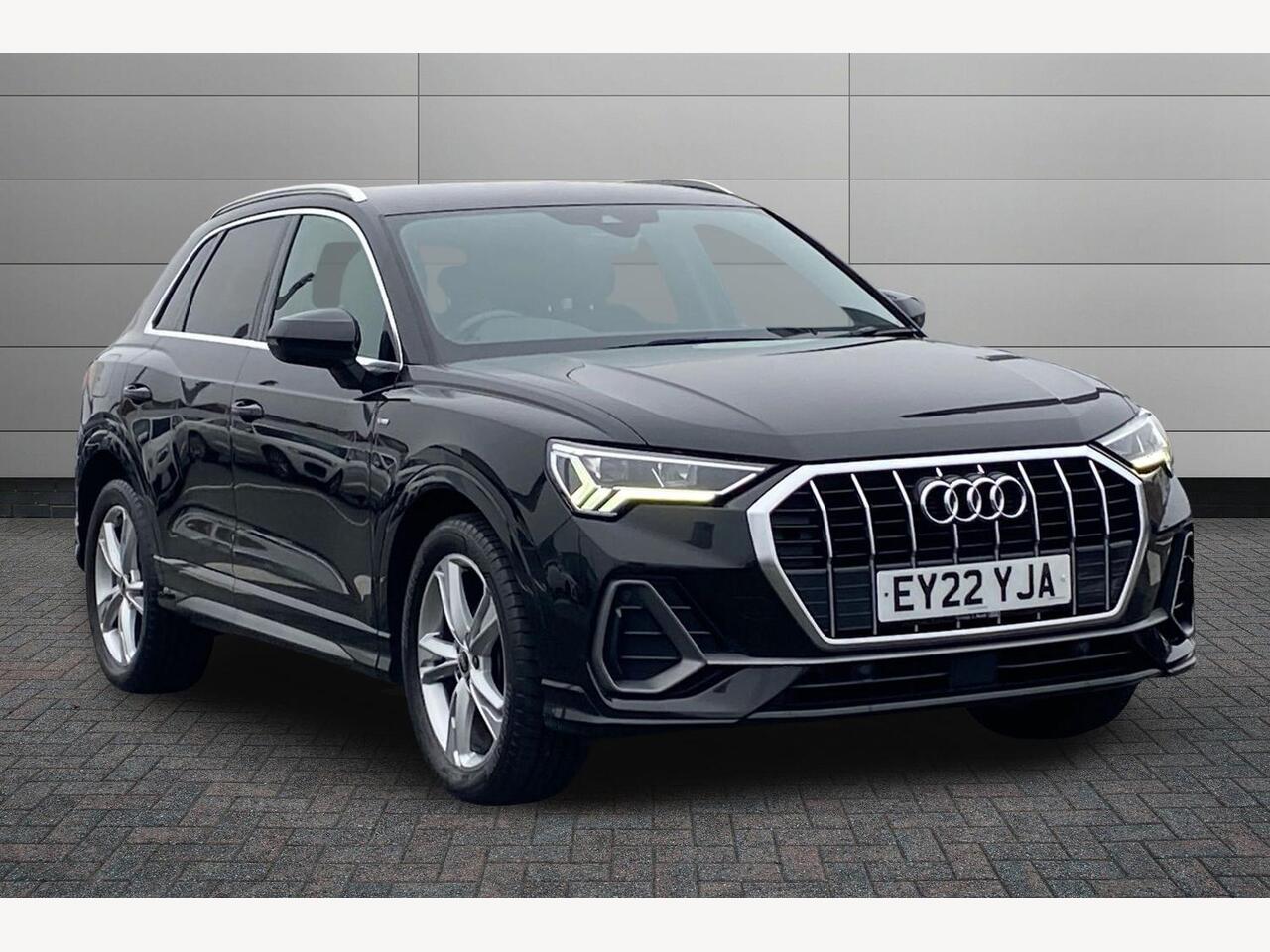 Main listing image - Audi Q3