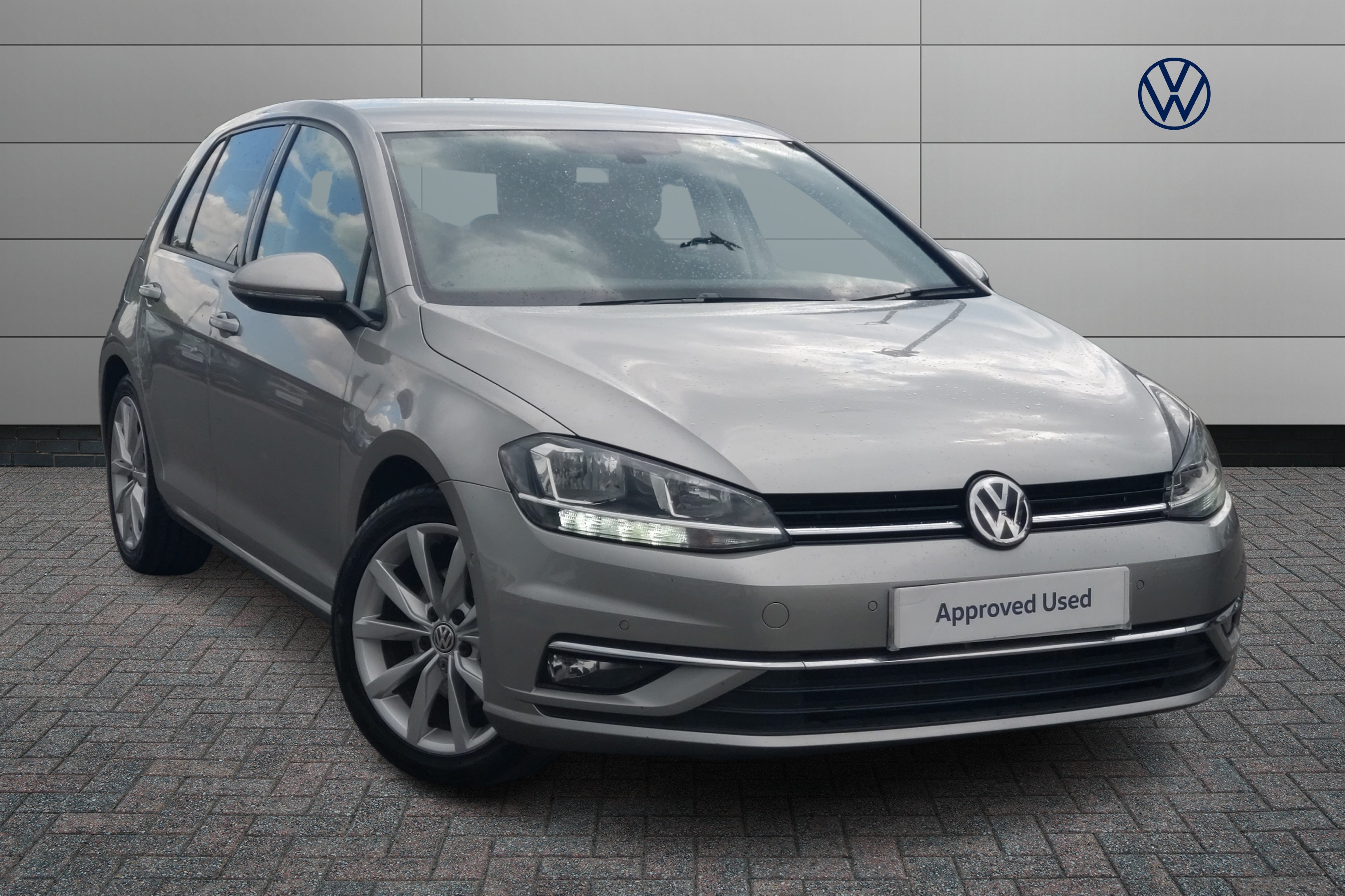Main listing image - Volkswagen Golf