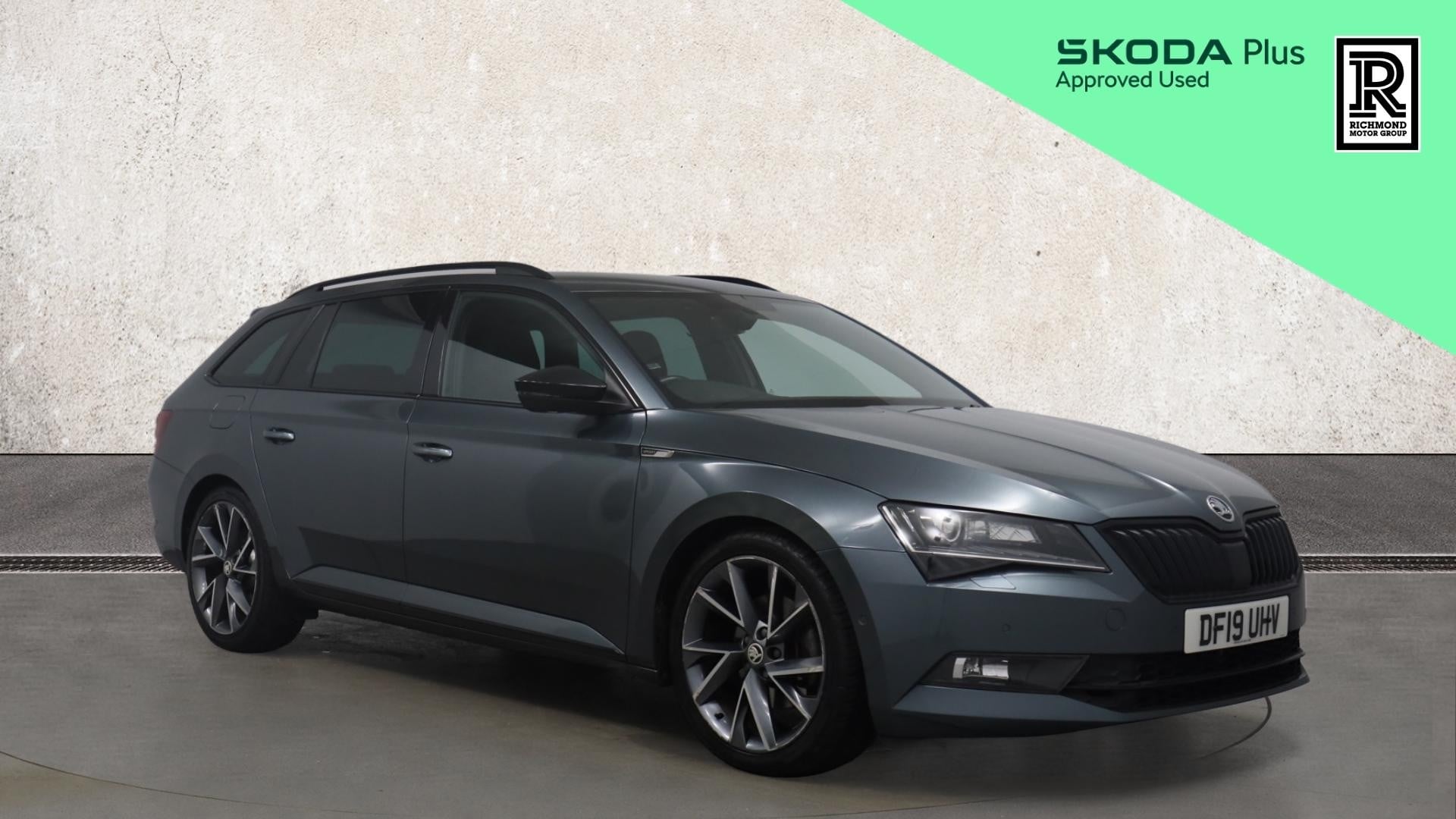 Main listing image - Skoda Superb Estate