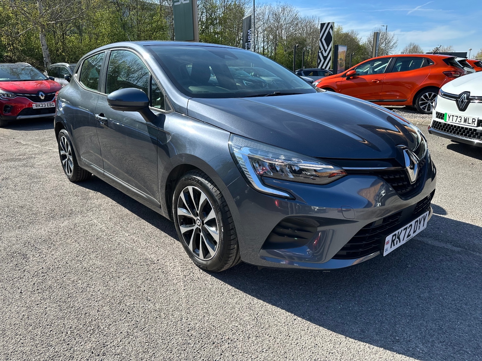 Main listing image - Renault Clio