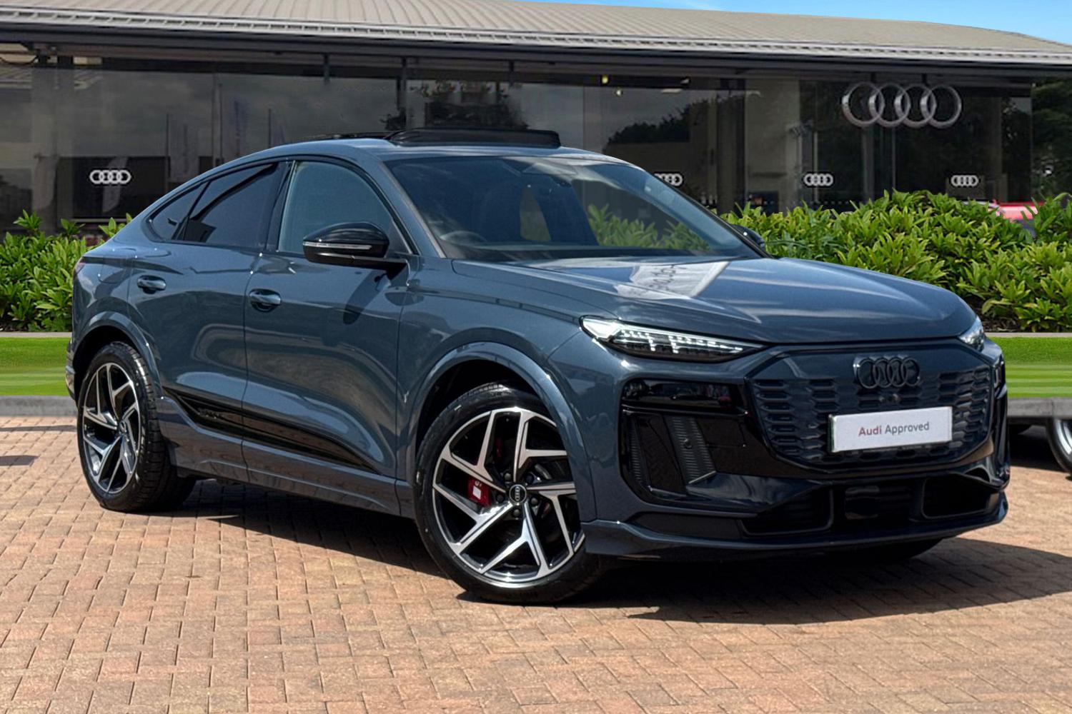 Main listing image - Audi Q6