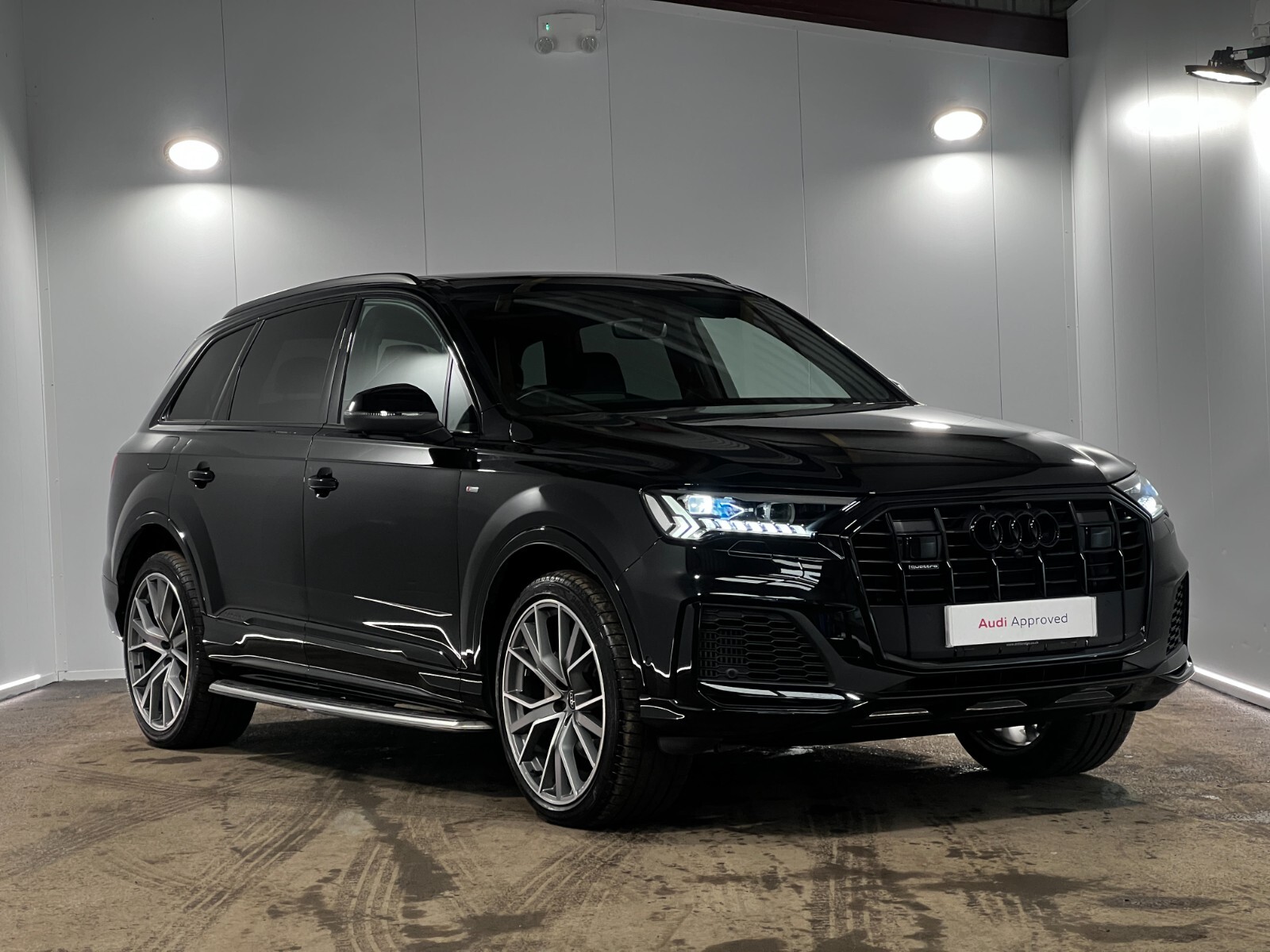 Main listing image - Audi Q7