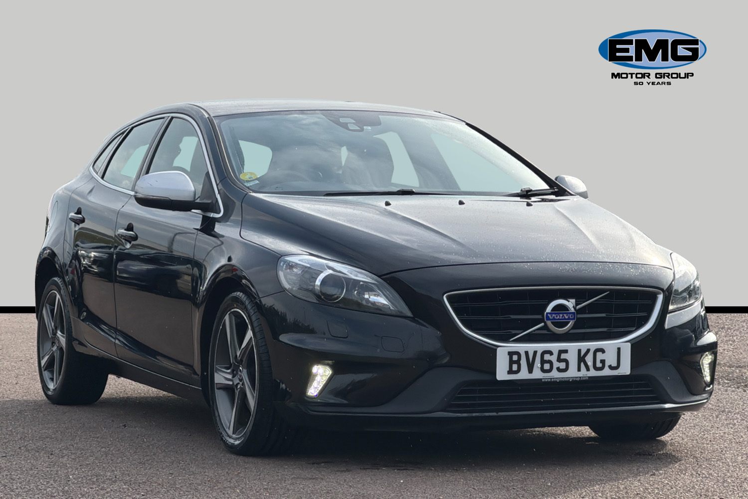 Main listing image - Volvo V40