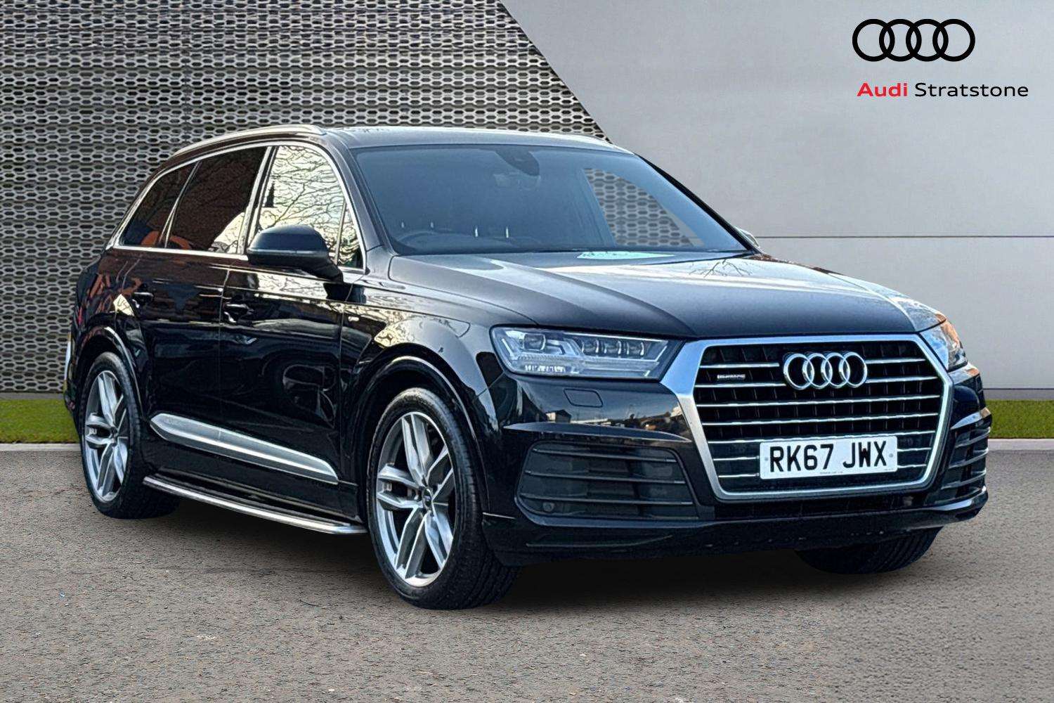 Main listing image - Audi Q7