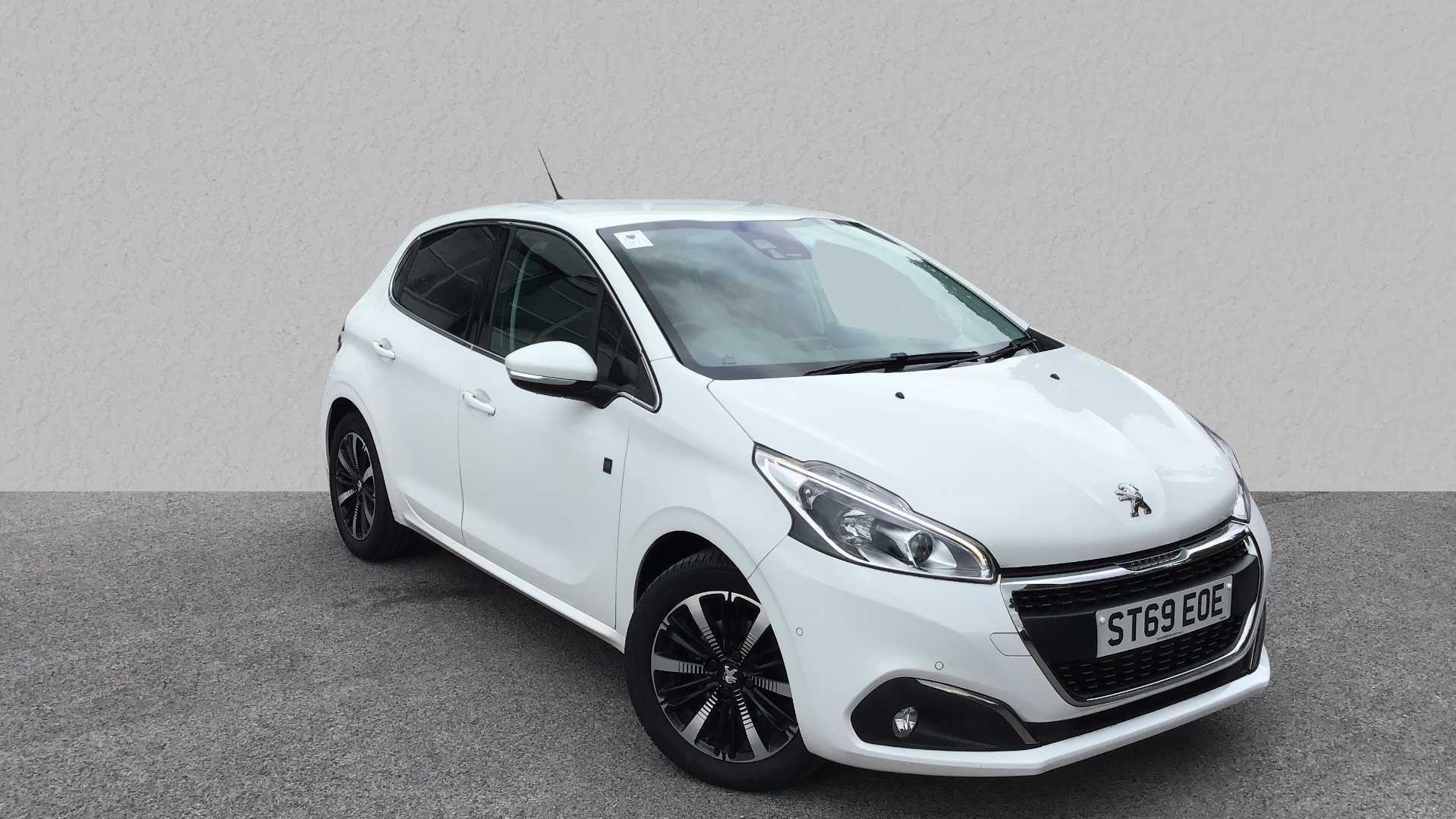 Main listing image - Peugeot 208