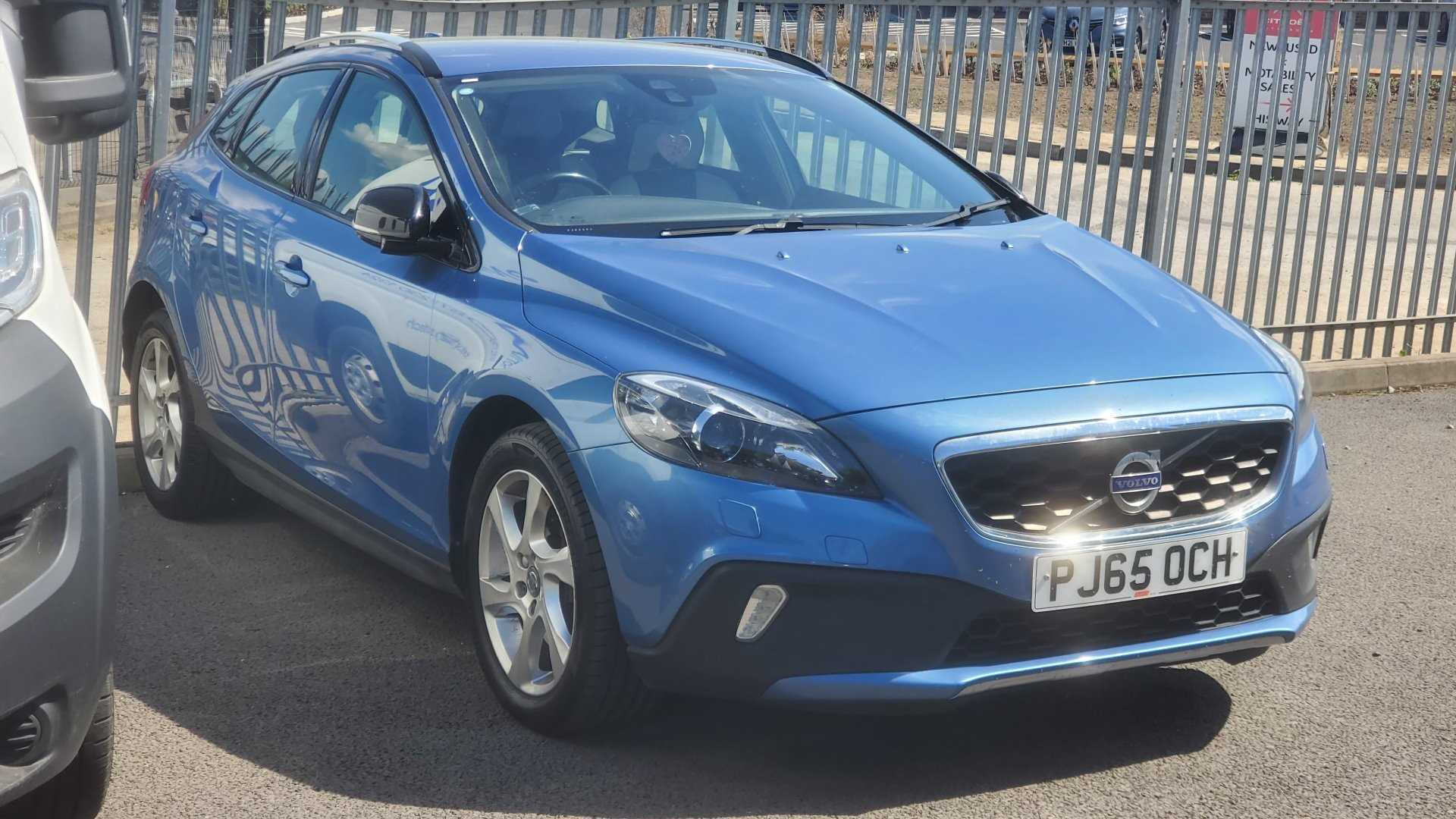 Main listing image - Volvo V40 Cross Country