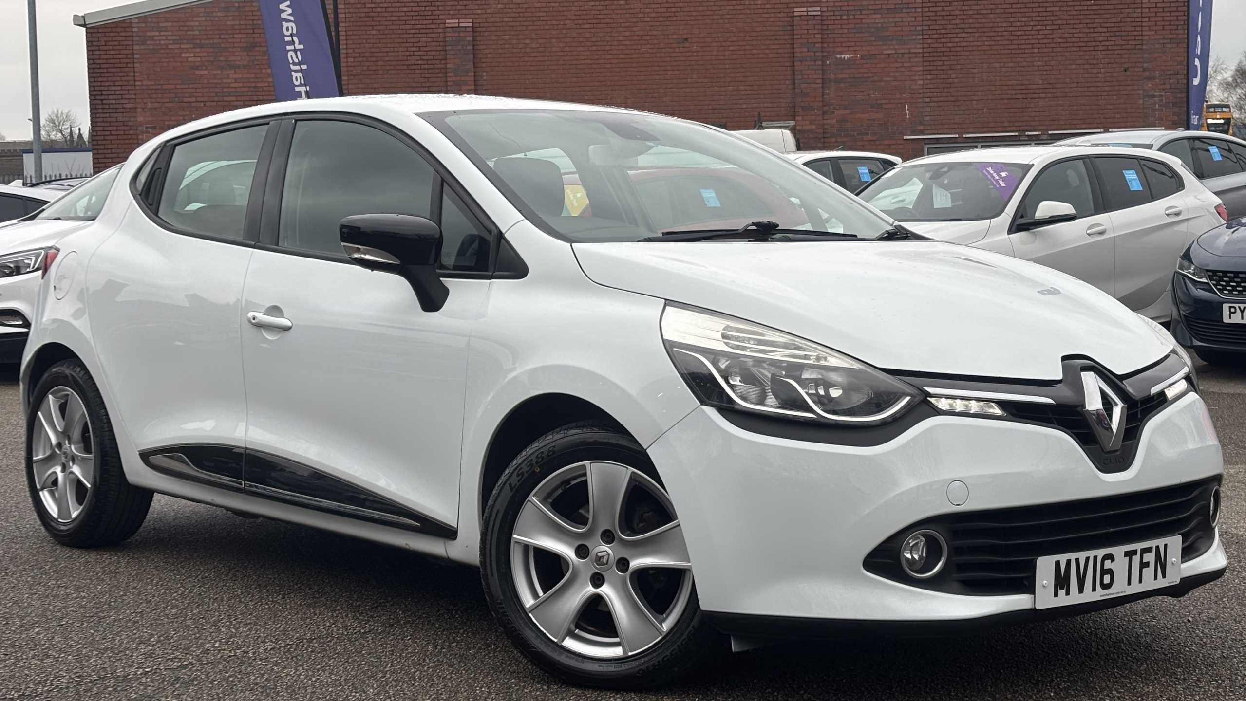 Main listing image - Renault Clio