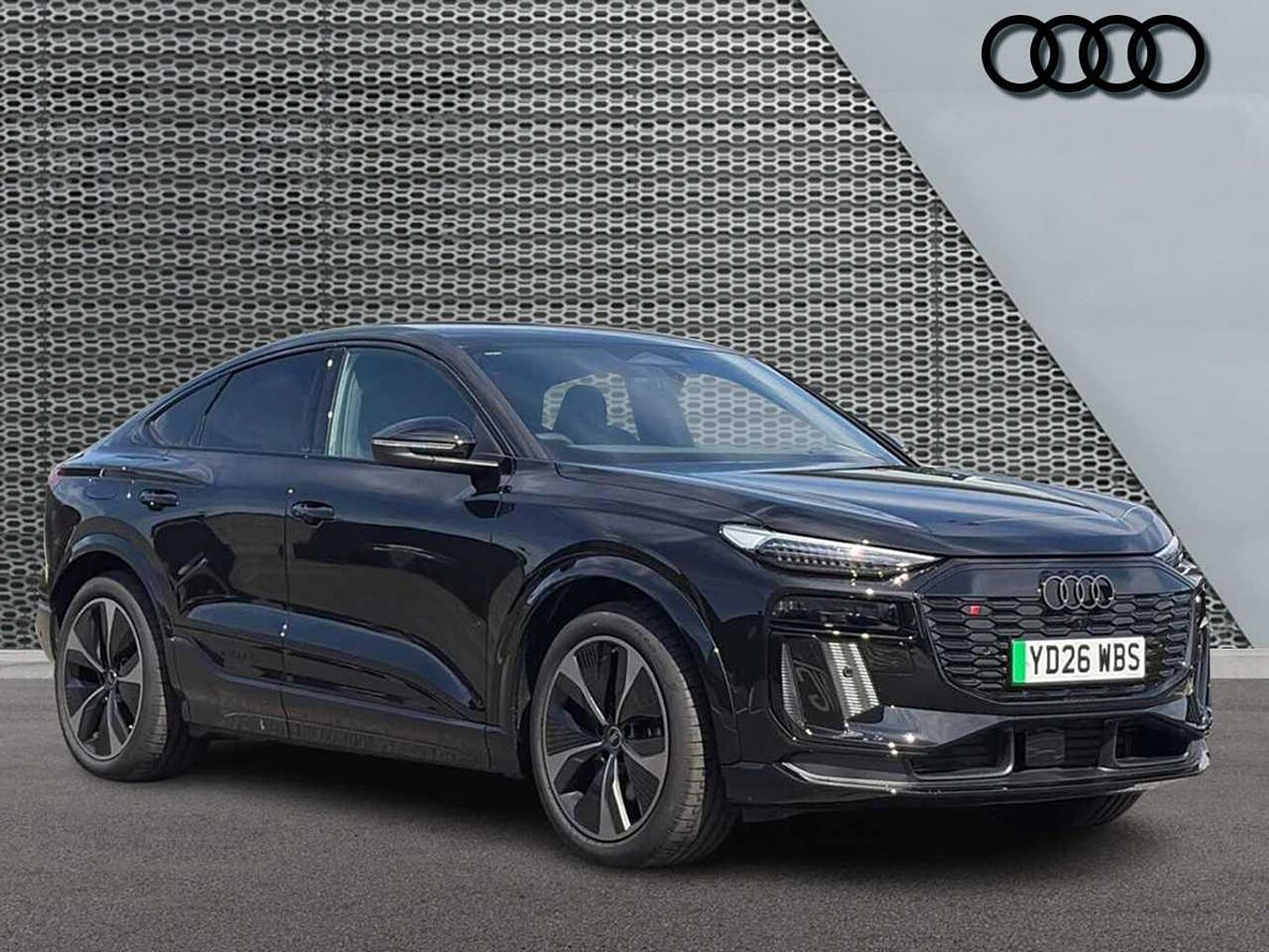Main listing image - Audi Q6