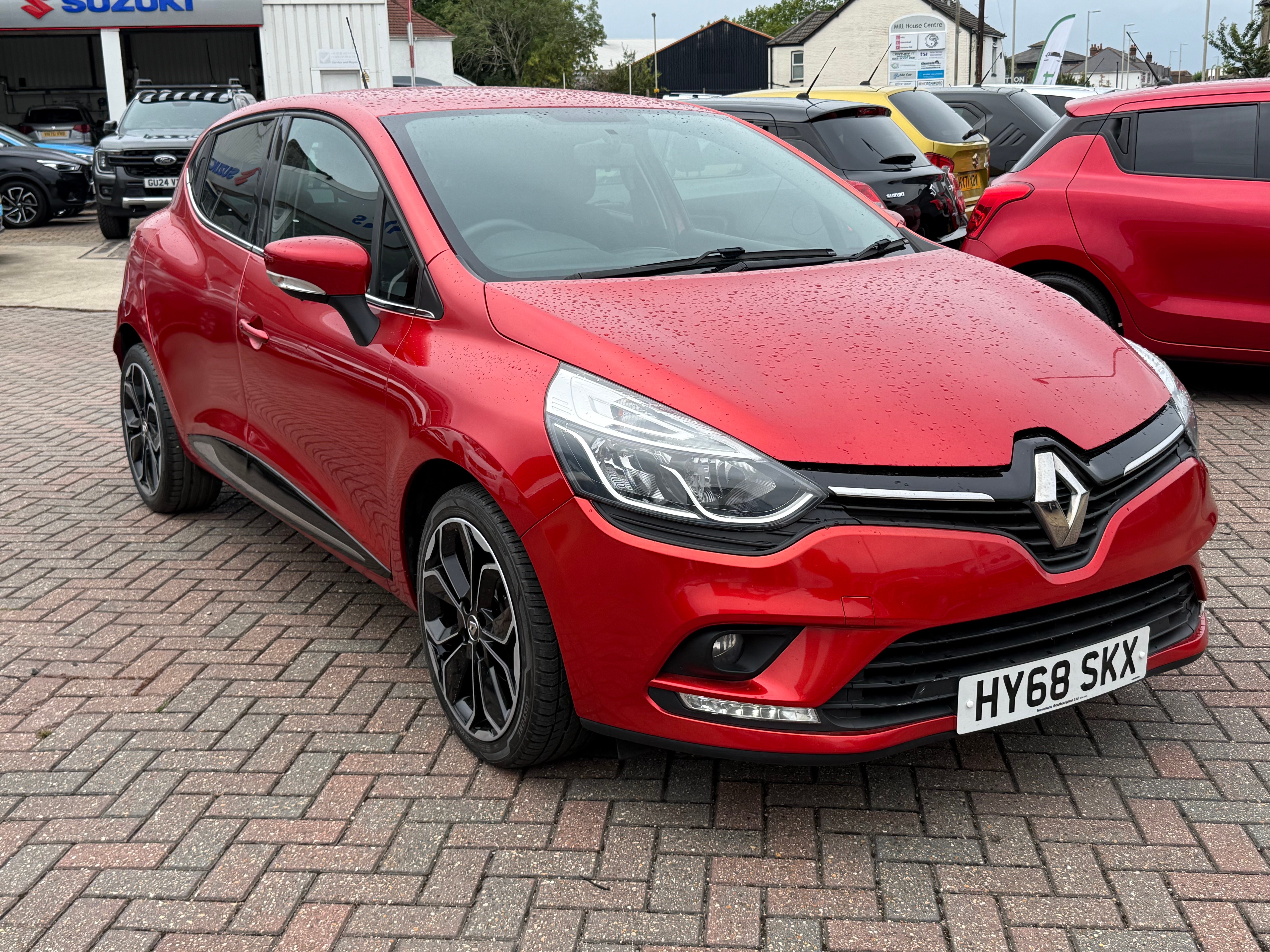 Main listing image - Renault Clio