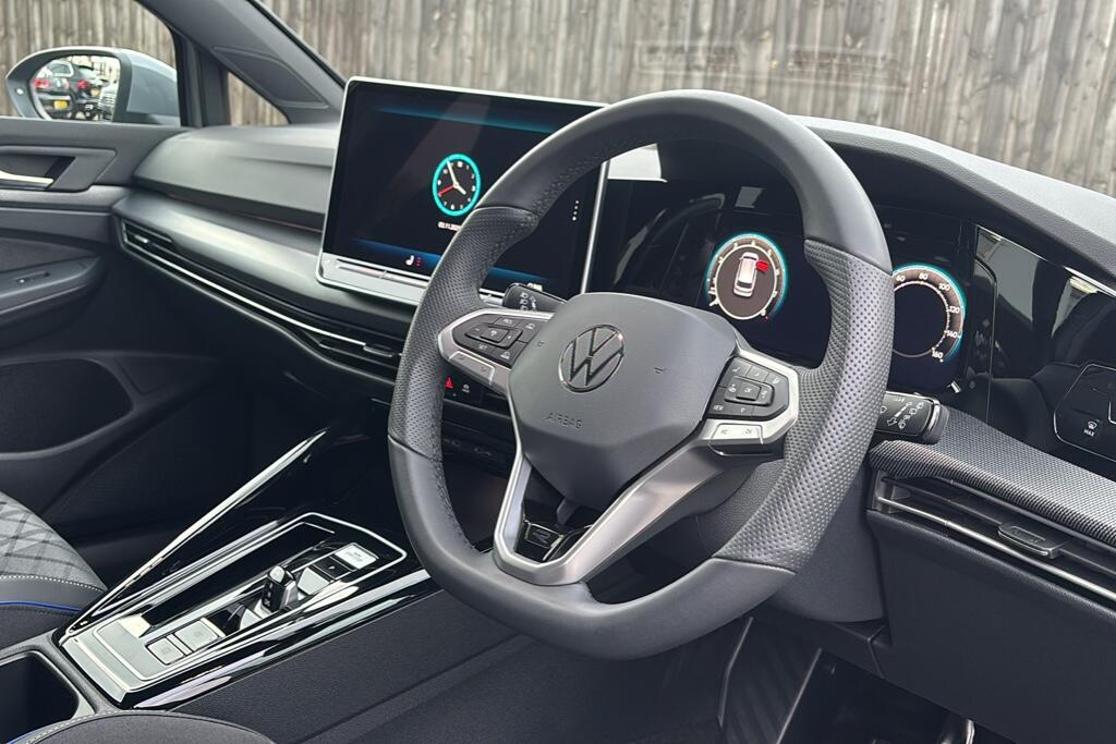 Main listing image - Volkswagen Golf Estate