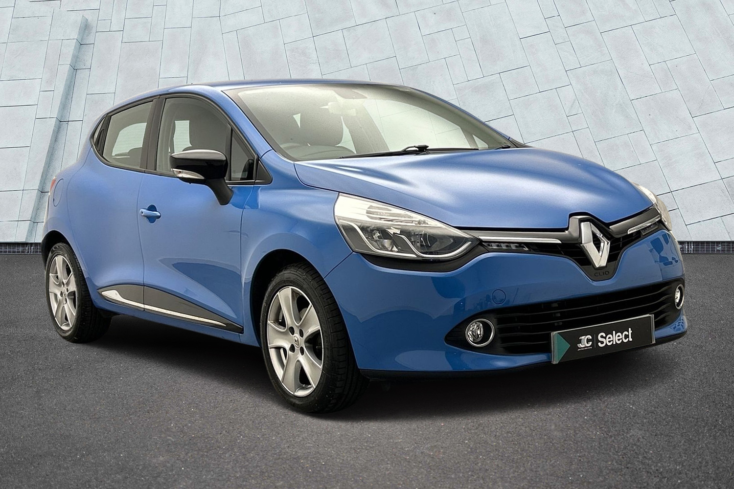 Main listing image - Renault Clio