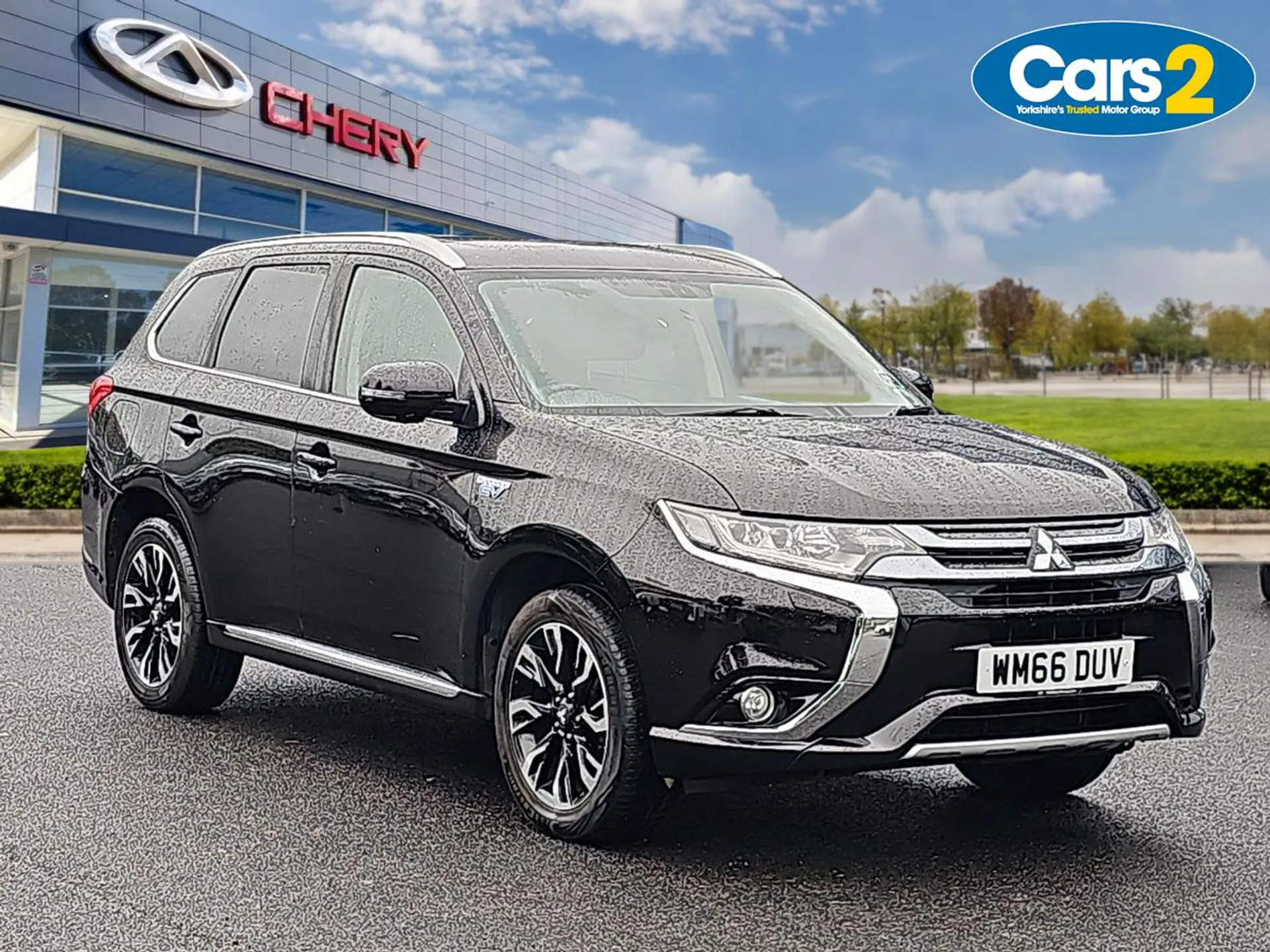 Main listing image - Mitsubishi Outlander