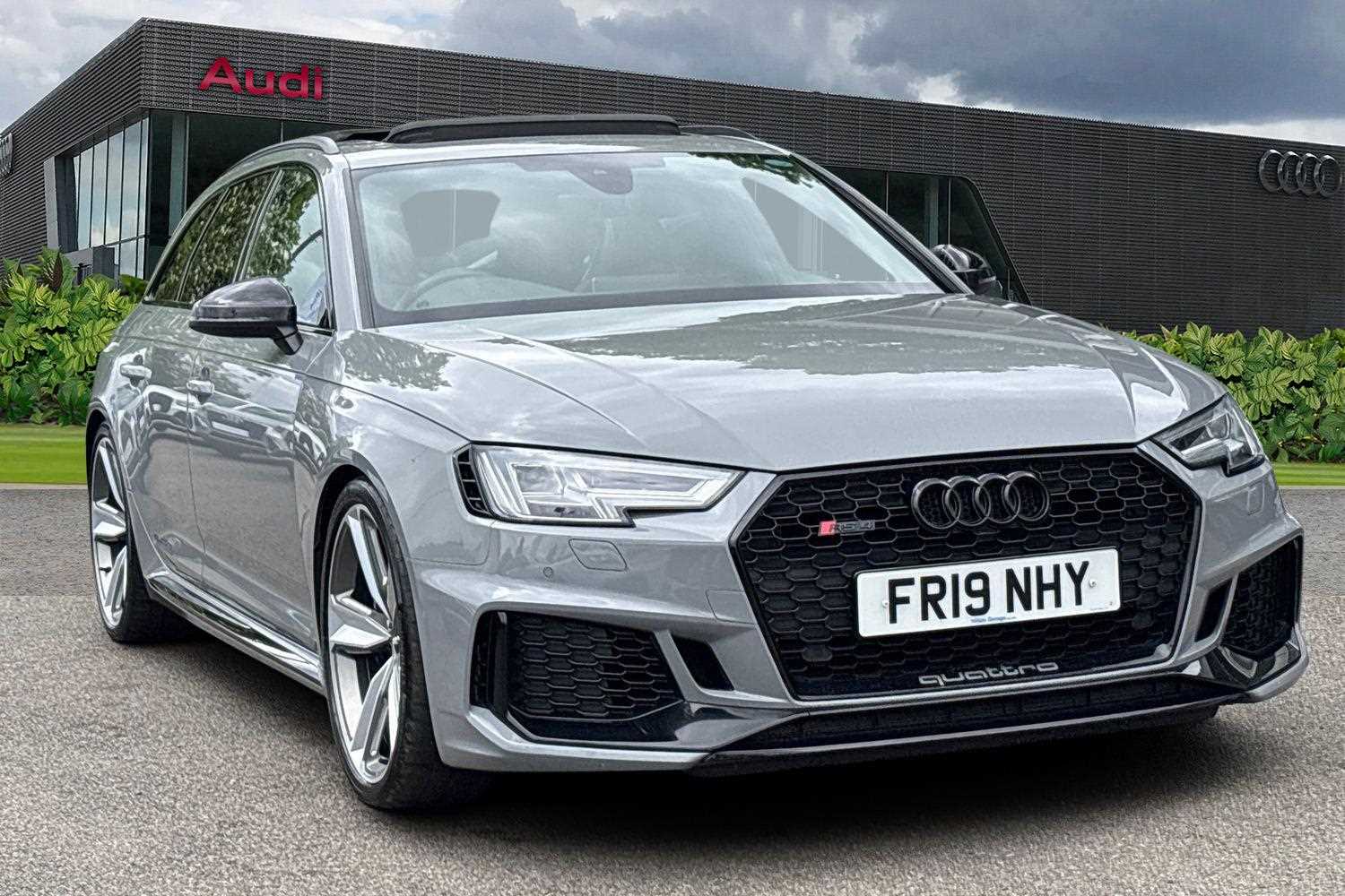 Main listing image - Audi RS4