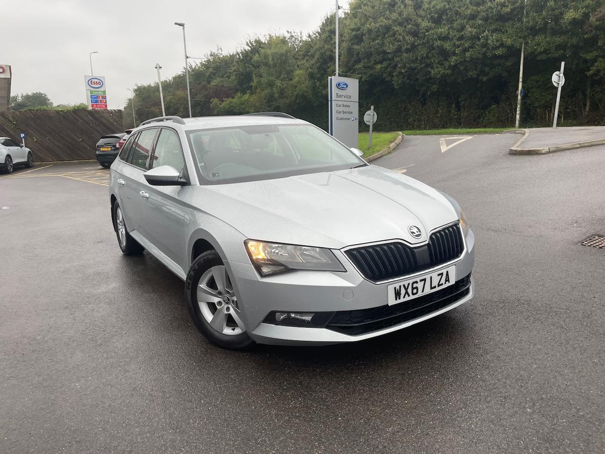 Main listing image - Skoda Superb