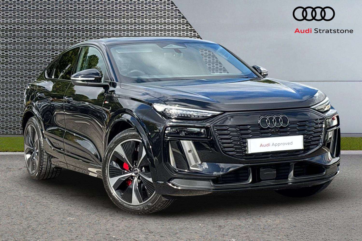Main listing image - Audi Q6 e-tron