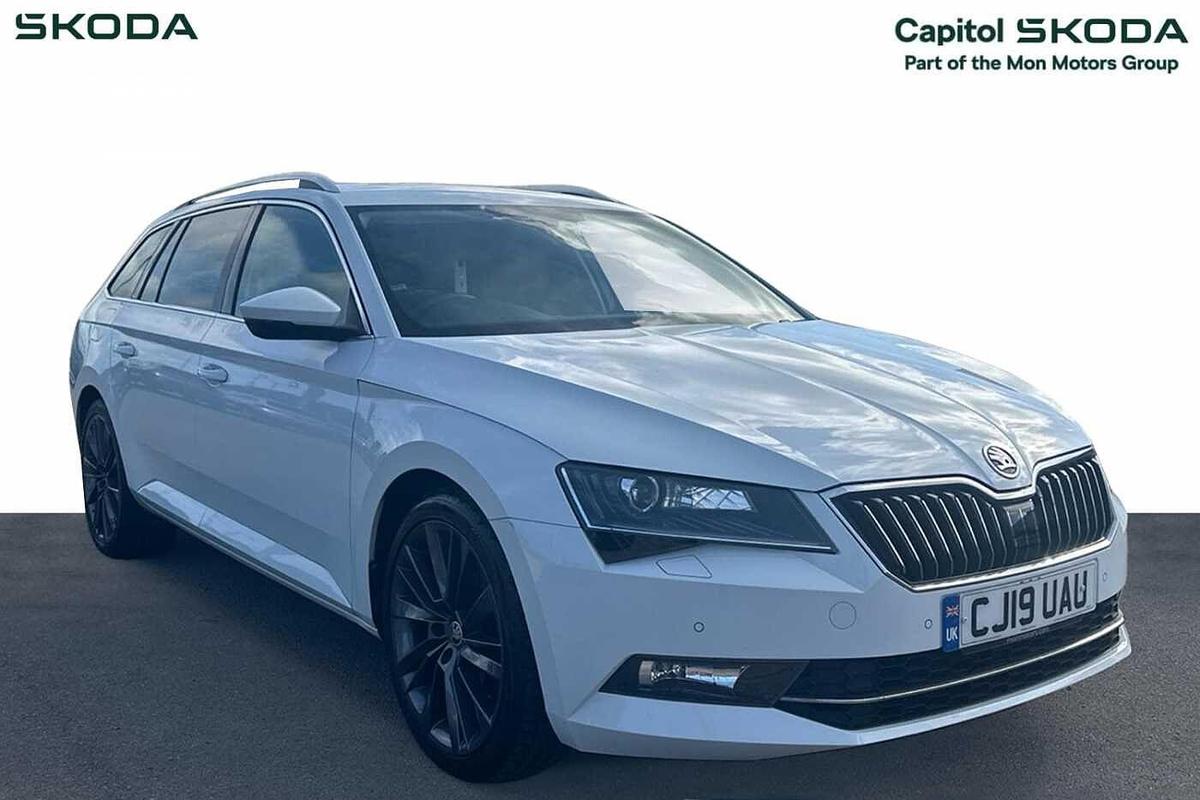 Main listing image - Skoda Superb Estate