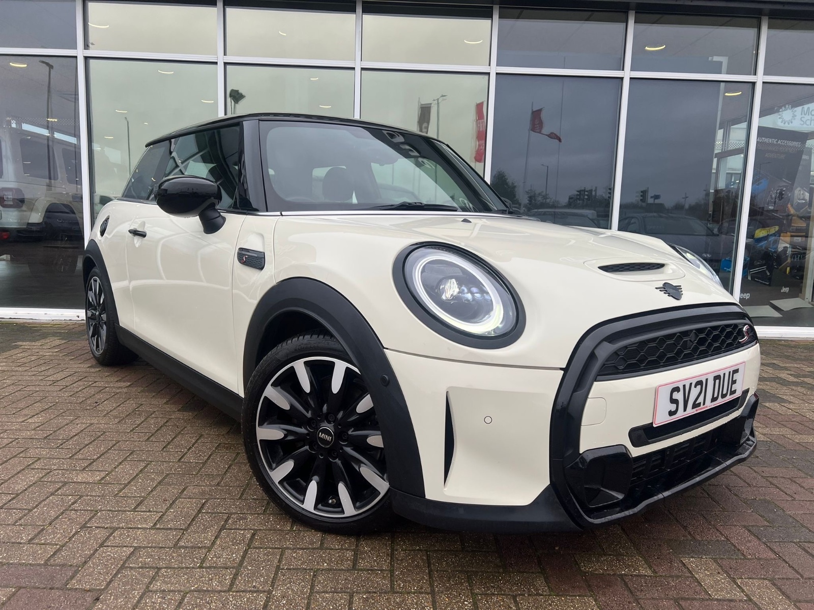 Main listing image - MINI Hatchback