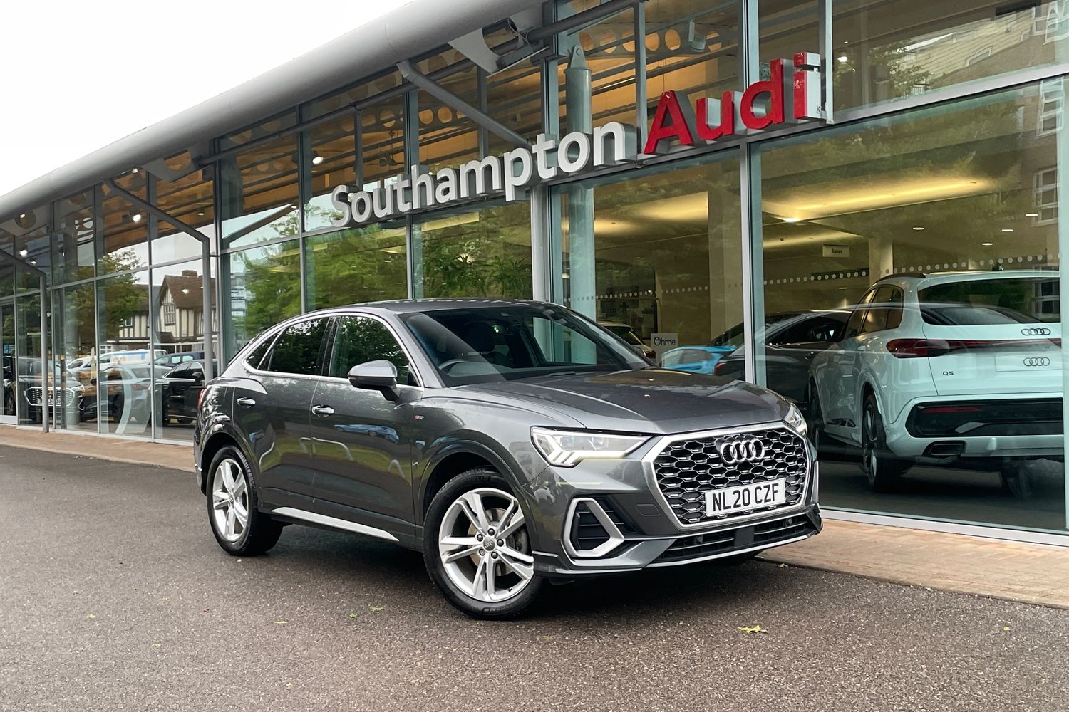 Main listing image - Audi Q3