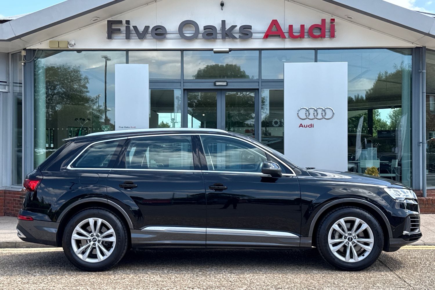 Main listing image - Audi Q7