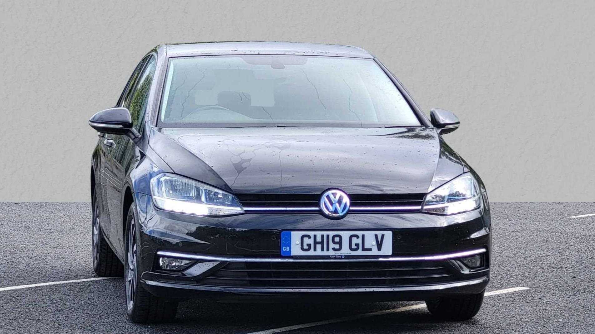 Main listing image - Volkswagen Golf
