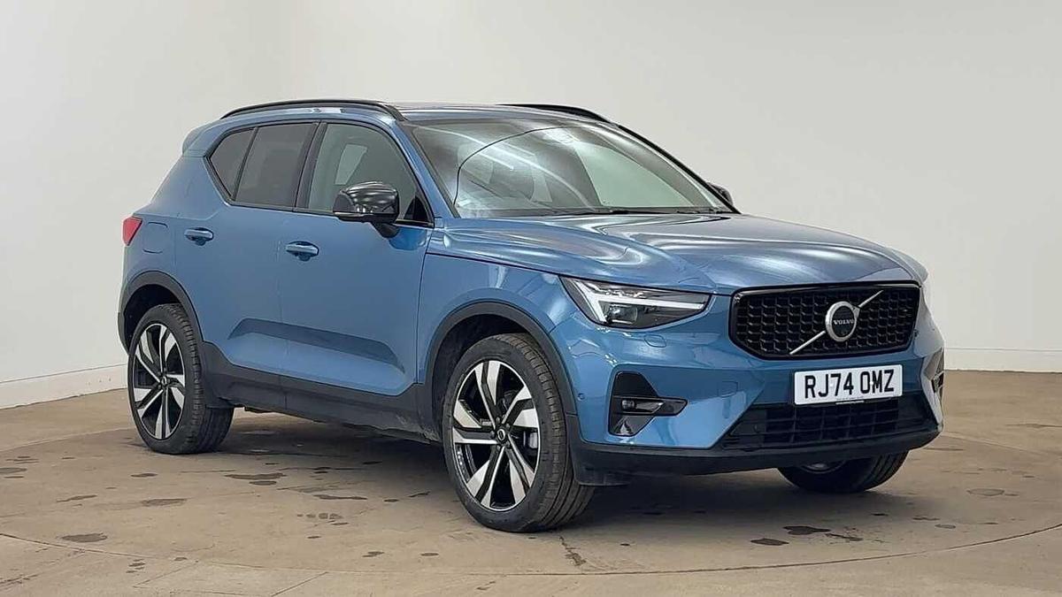 Main listing image - Volvo XC40