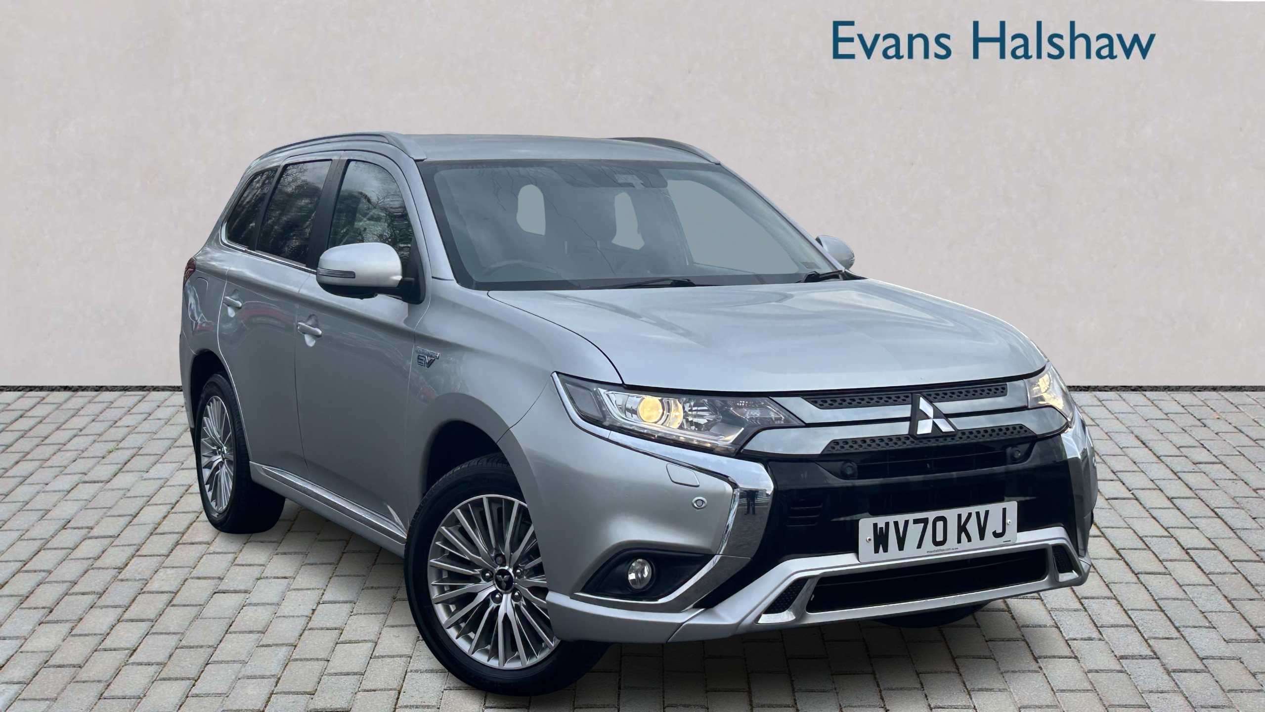 Main listing image - Mitsubishi Outlander