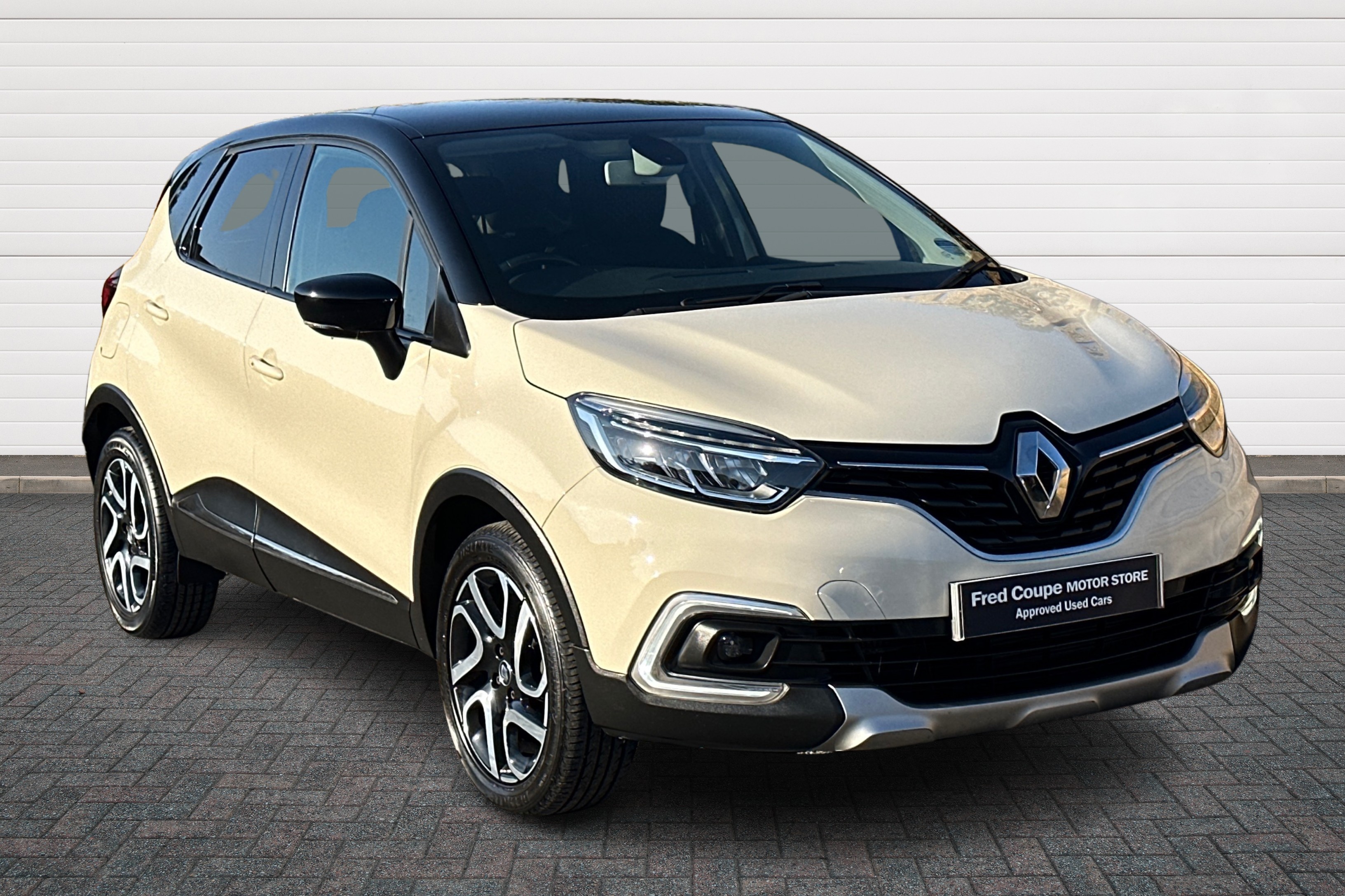 Main listing image - Renault Captur