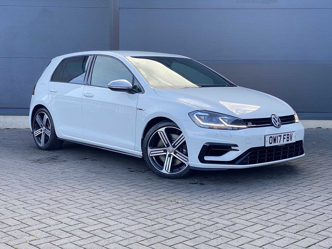 Main listing image - Volkswagen Golf R