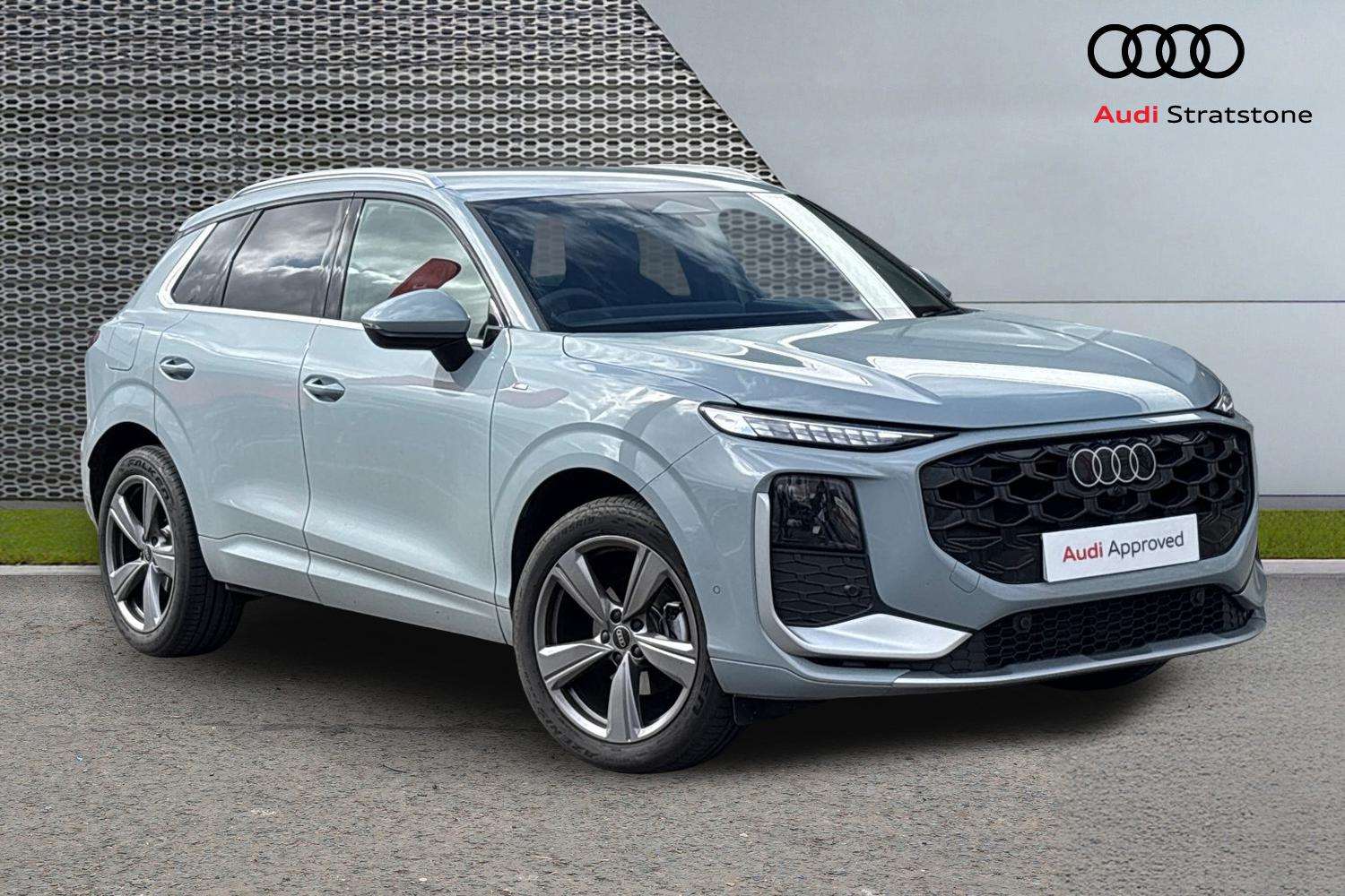 Main listing image - Audi Q3