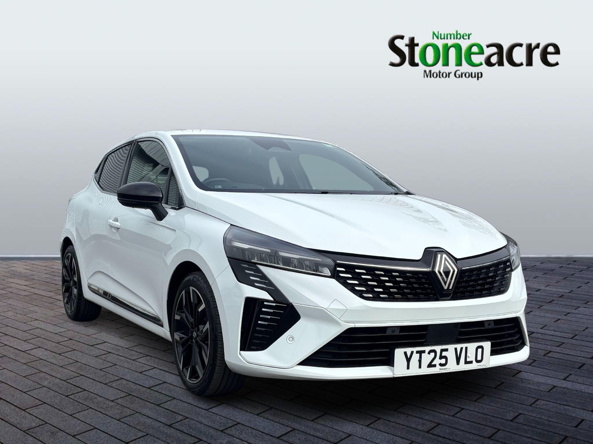 Main listing image - Renault Clio