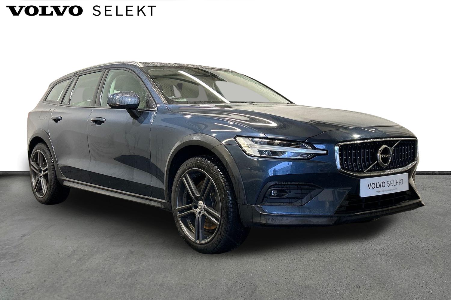 Main listing image - Volvo V60 Cross Country