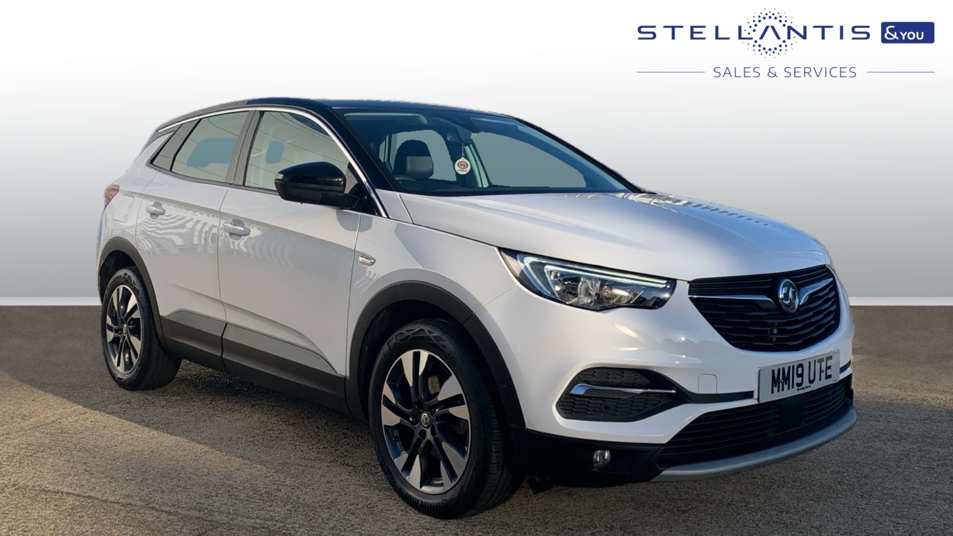 Main listing image - Vauxhall Grandland X