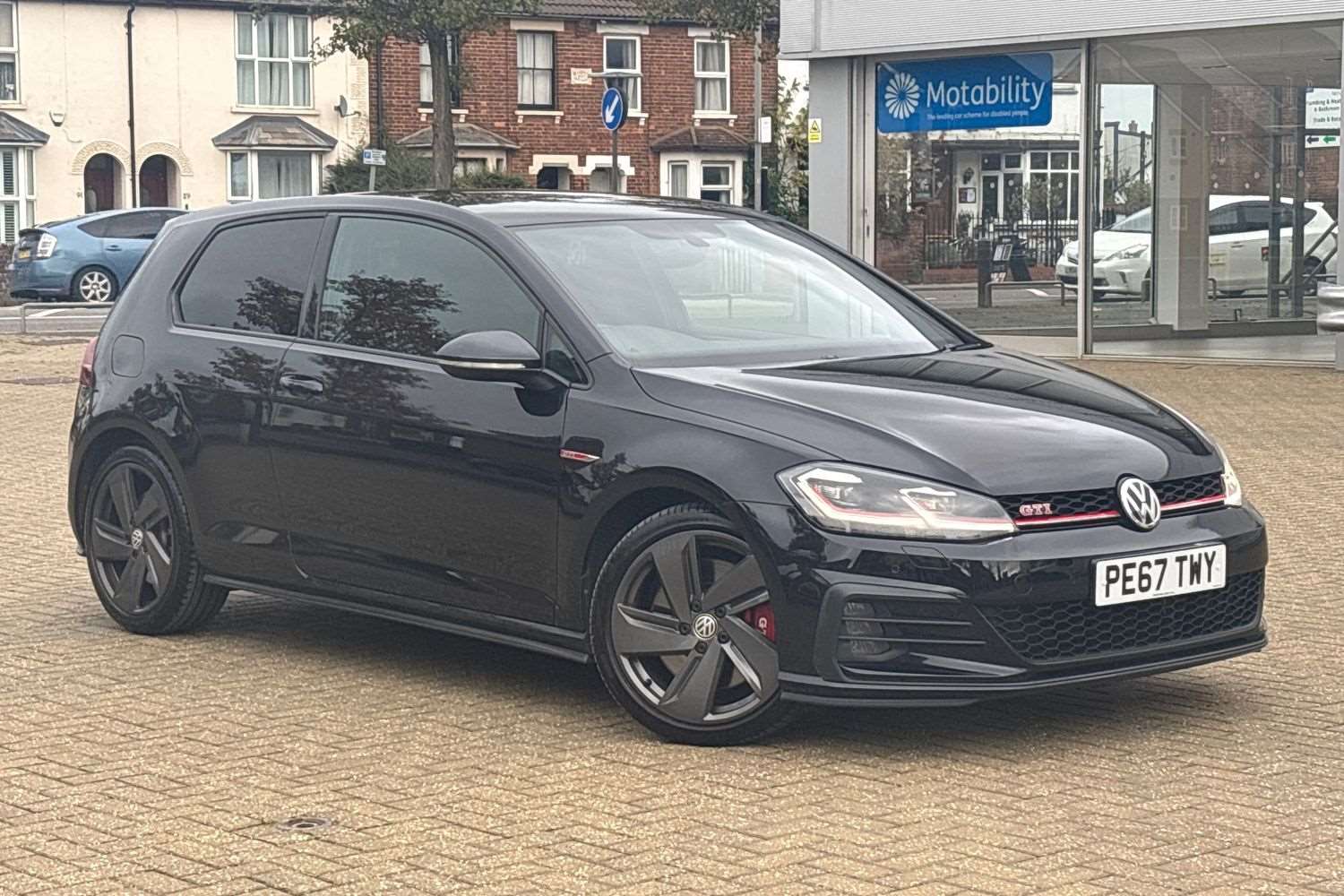 Main listing image - Volkswagen Golf GTI