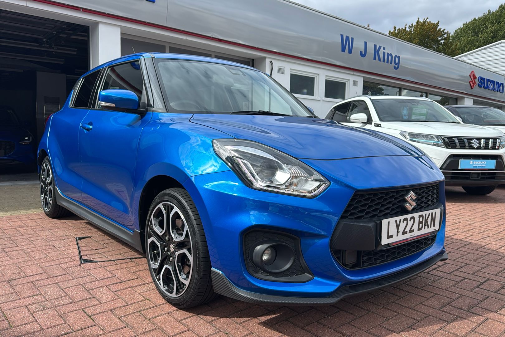 Main listing image - Suzuki Swift
