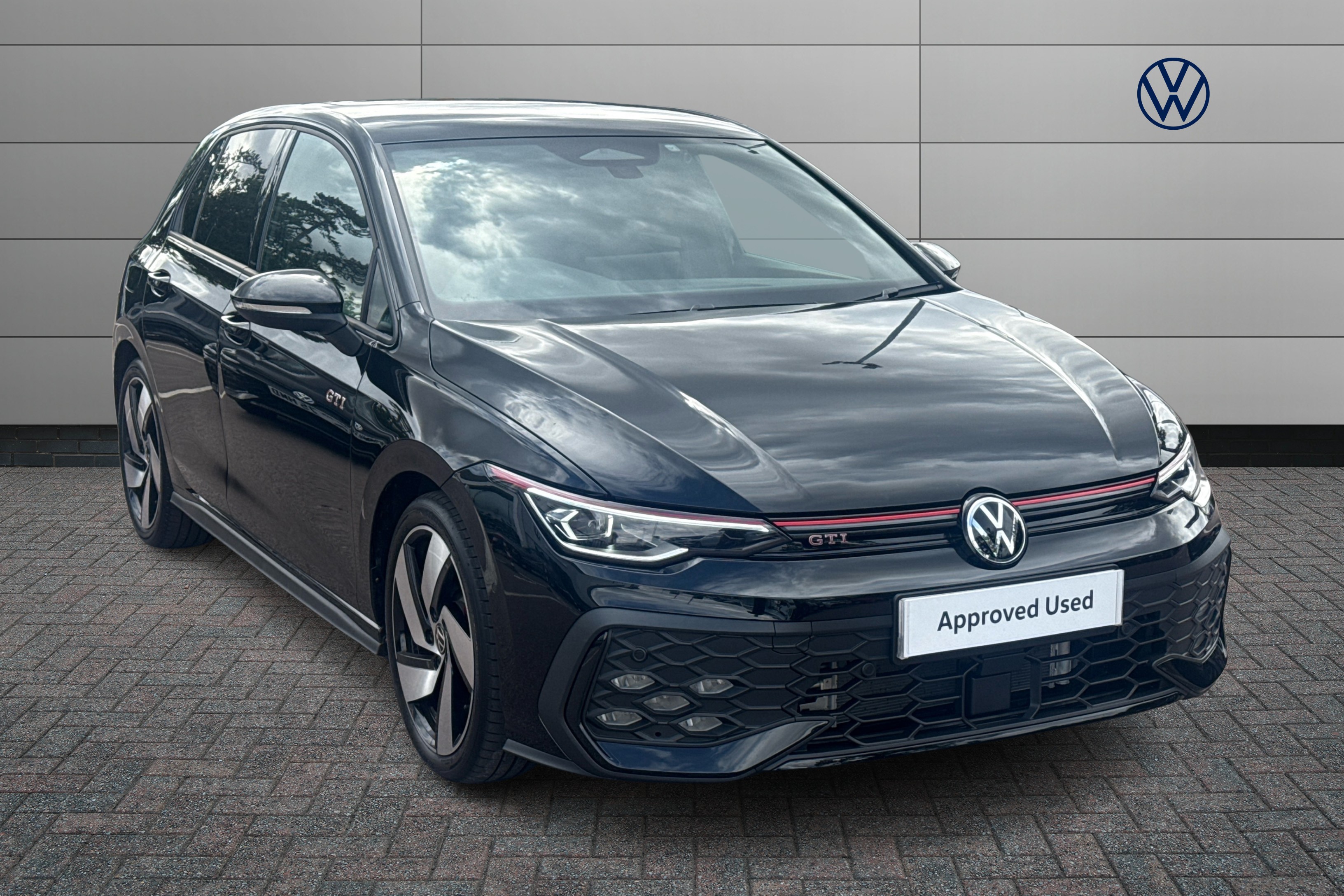 Main listing image - Volkswagen Golf